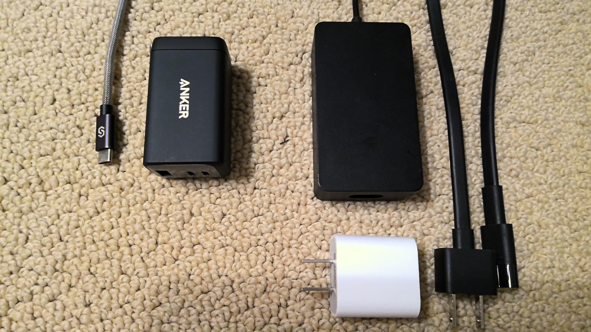 Anker Phone Charger, 65W 3-Port Fast Compact Foldable USB C Charger Block, Type C Charger Fast Charging for MacBook Pro/Air, iPad Pro, Galaxy S20, Dell XPS 13, Note 20/10+, iPhone 17 Series, and More customer photo 1