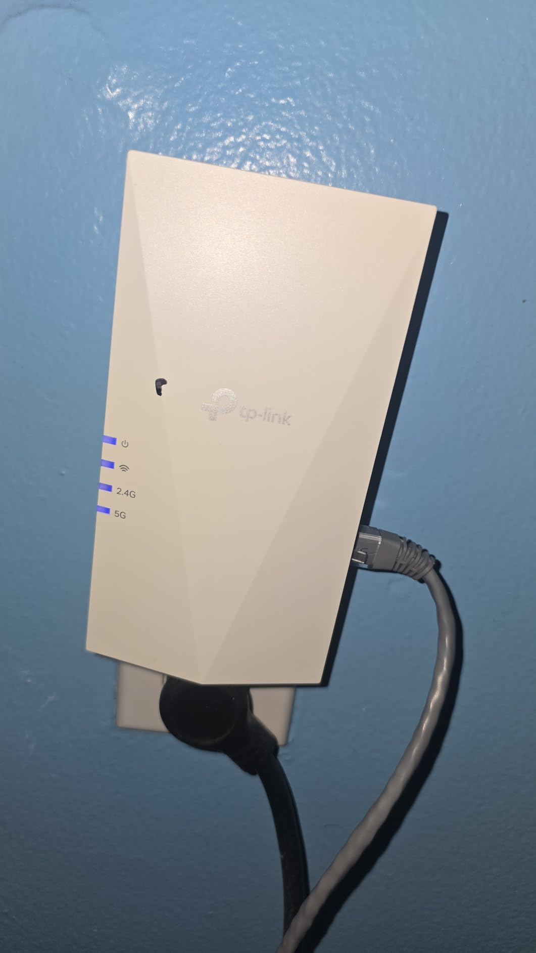 TP-Link AX1500 WiFi Extender Internet Booster (RE500X) - WiFi 6 Range Extender Covers up to 1500 sq.ft and 25 Devices, Dual Band, AP Mode w/Gigabit Port, APP Setup, OneMesh Compatible customer photo 2