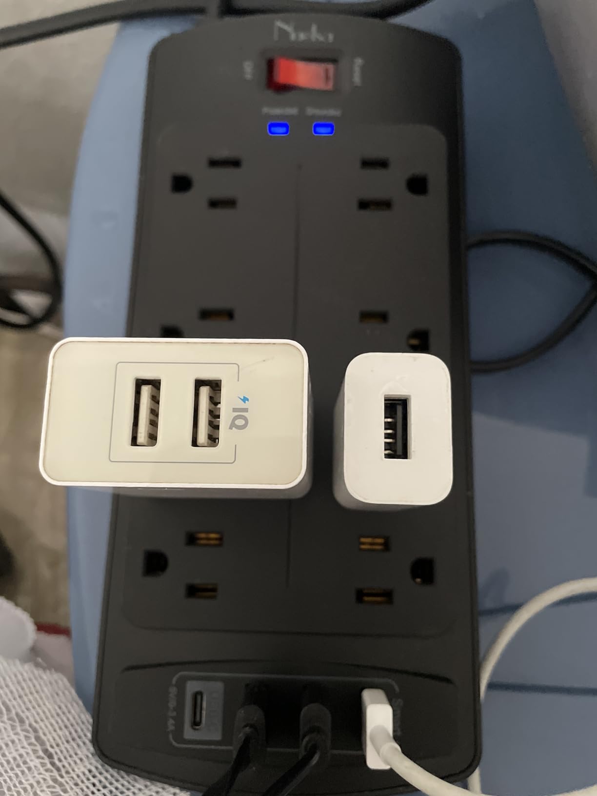 Surge Protector Power Strip - Nuetsa Flat Plug Extension Cord with 8 Outlets and 4 USB Ports, 6 Feet Power Cord, 2700 Joules, ETL Listed, Black customer photo 2