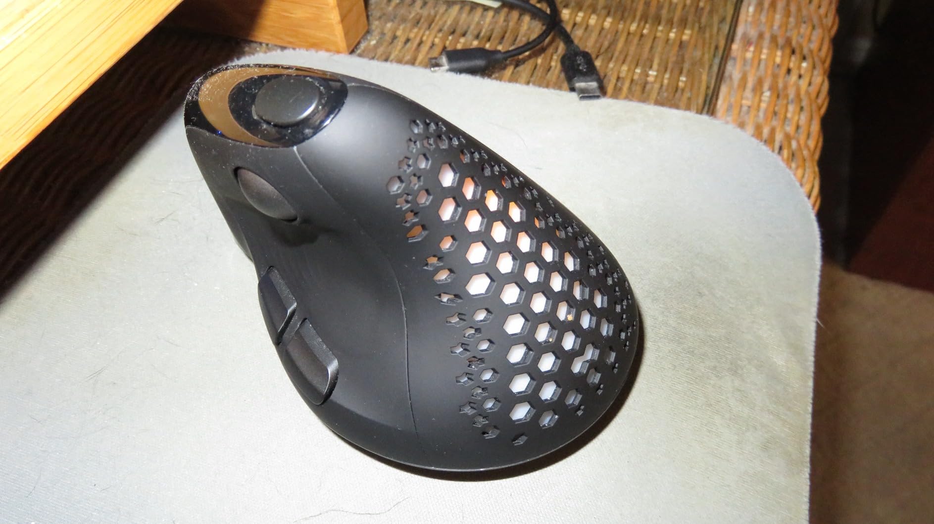 DELUX Seeker Ergonomic Mouse Wireless, Vertical Mouse with OLED Screen, 6 Buttons & Thumb Wheel Function, Silent Click, Up to 7200DPI, Programmable, Rechargeable, BT/2.4G/Wired, RGB Light (M618XSD-Black) customer photo 2
