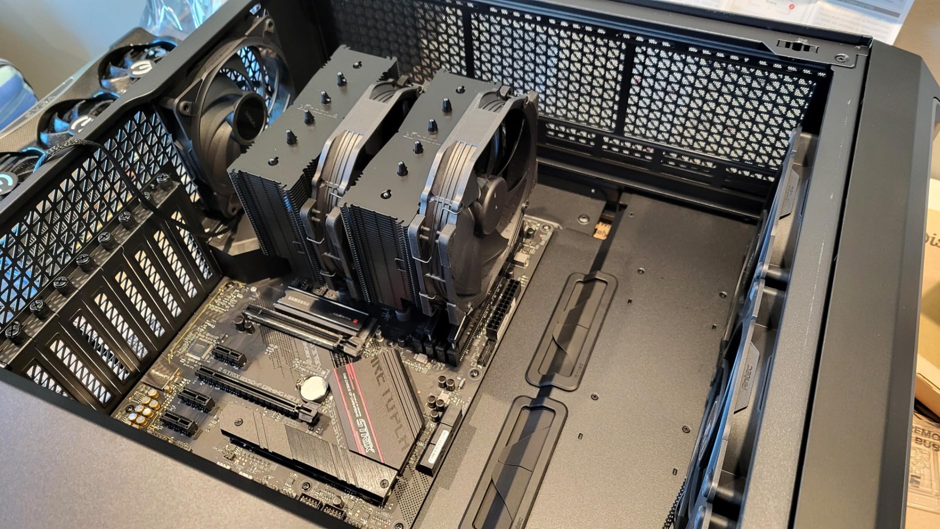 Asus ROG Strix B550-F Gaming WiFi II AMD AM4 (3rd Gen Ryzen) ATX Gaming Motherboard (PCIe 4.0, WiFi 6E, 2.5Gb LAN, BIOS Flashback, HDMI 2.1, Addressable Gen 2 RGB Header and Aura Sync) customer photo 12