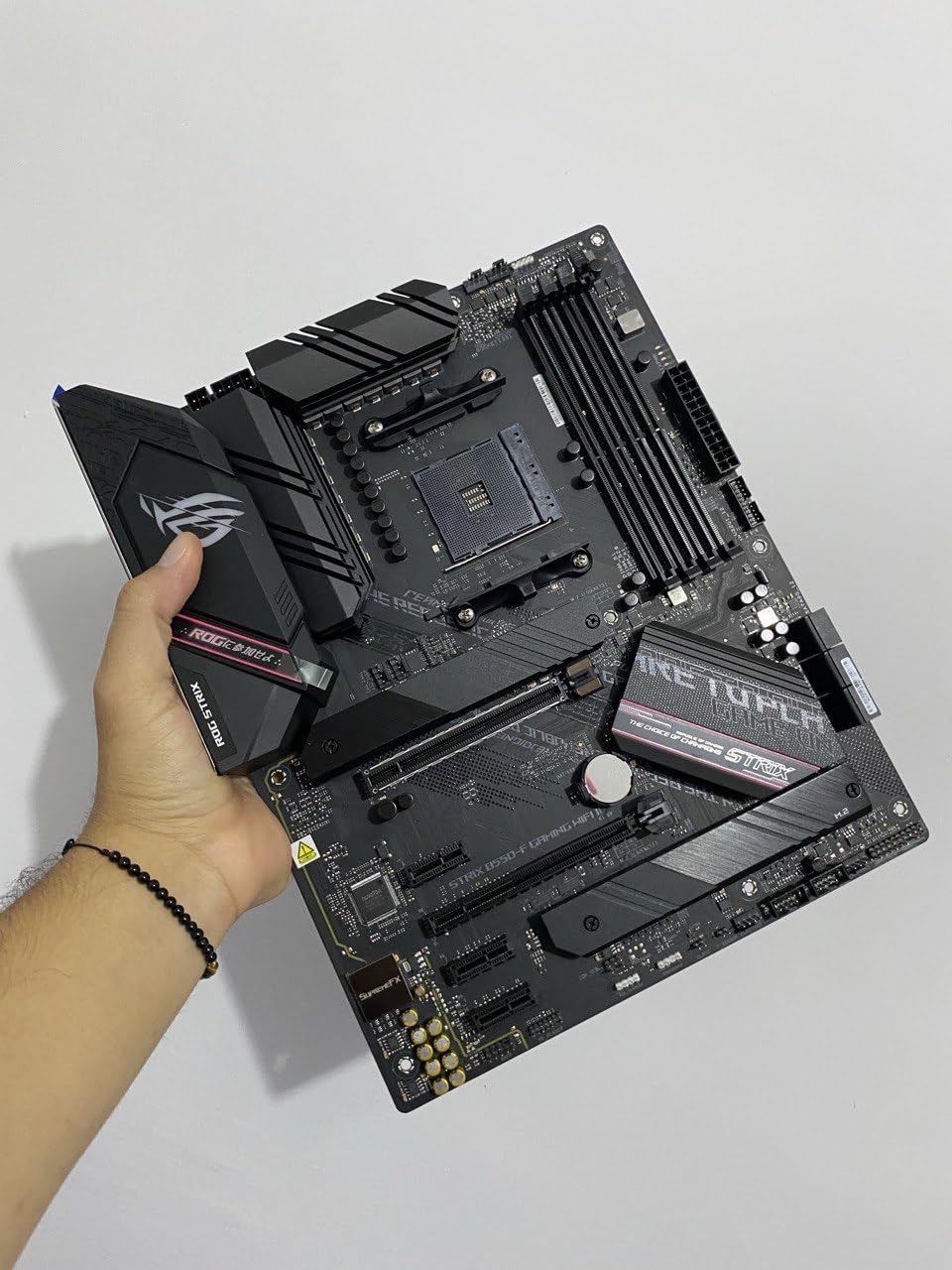 Asus ROG Strix B550-F Gaming WiFi II AMD AM4 (3rd Gen Ryzen) ATX Gaming Motherboard (PCIe 4.0, WiFi 6E, 2.5Gb LAN, BIOS Flashback, HDMI 2.1, Addressable Gen 2 RGB Header and Aura Sync) customer photo 4