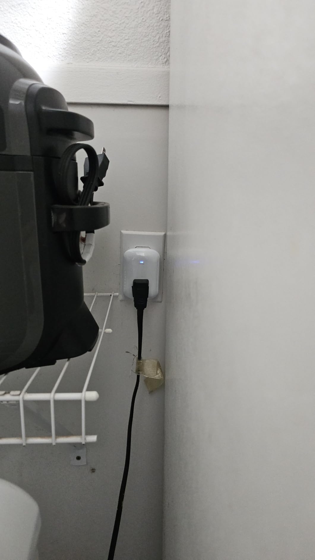 [ETL Listed] Cable Matters 1350 Joules Single Outlet Surge Protector for TV, PC, Xbox, PS5, Refrigerator, Treadmill, 15A/1875W, 500V Clamping Voltage Wall Surge Protector Outlet, White customer photo 1
