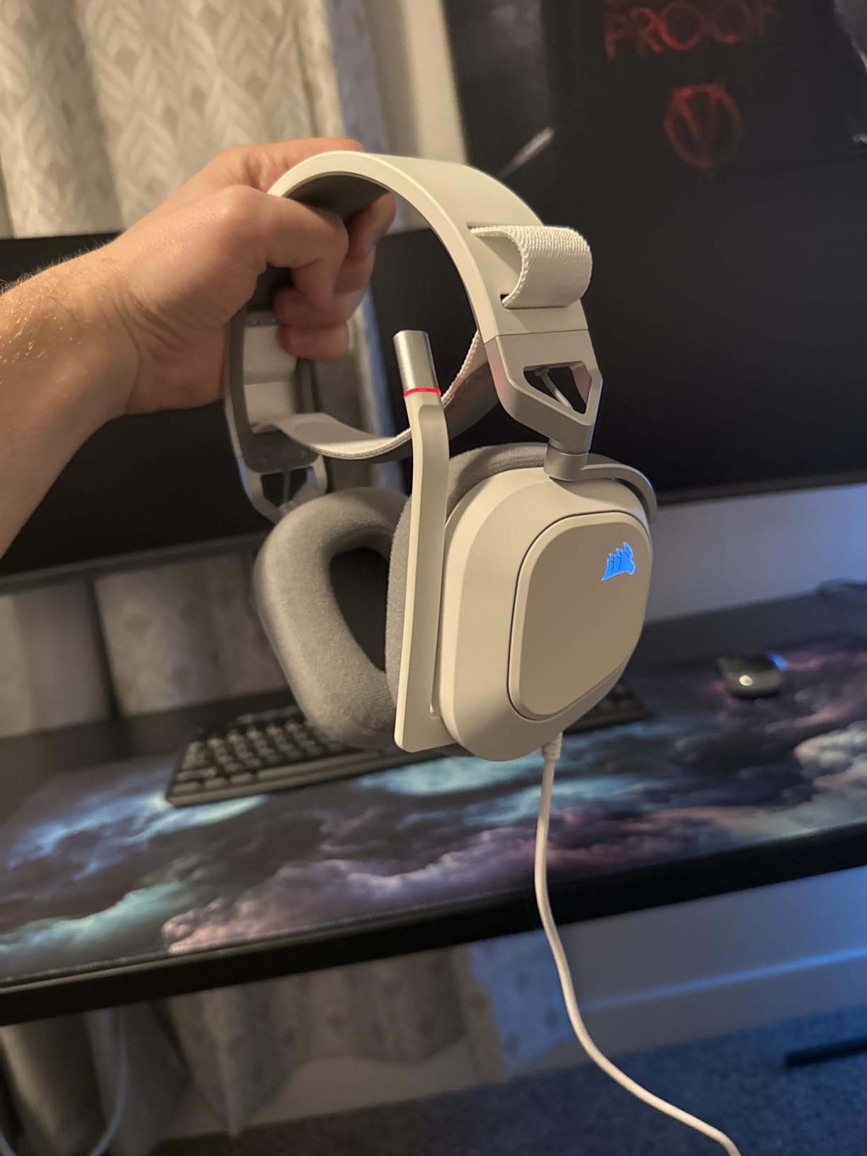 Corsair HS80 RGB USB Premium Gaming Headset with Dolby Audio 7.1 Surround Sound (Broadcast-Grade Omni-Directional Microphone, Memory Foam Earpads, High-Fidelity Sound, Durable Construction - Carbon customer photo 2