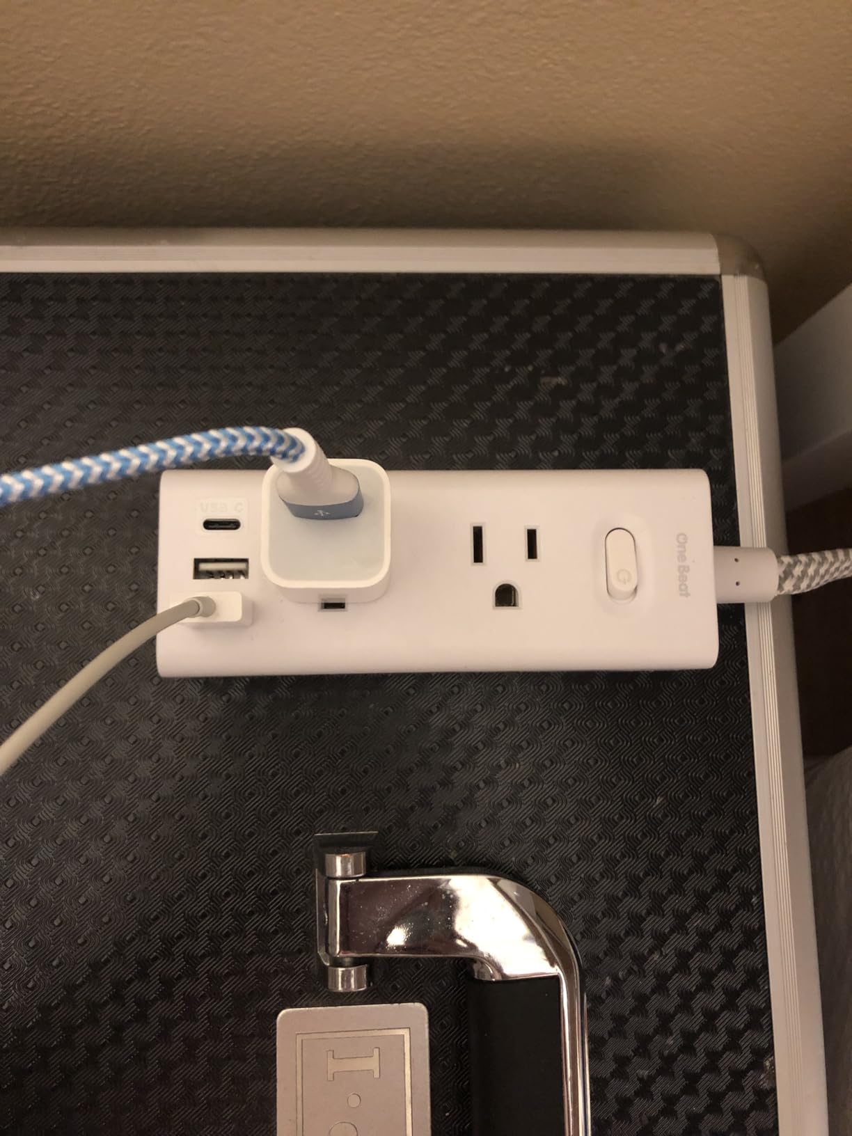 Power Strip Surge Protector - One Beat 6 Widely Outlets with 4 USB Ports (2 USB C), 5 Ft Extension Cord Flat Plug, Wall Mount Outlet Extender Small Power Strip for Travel Home Office College Dorm Room customer photo 1