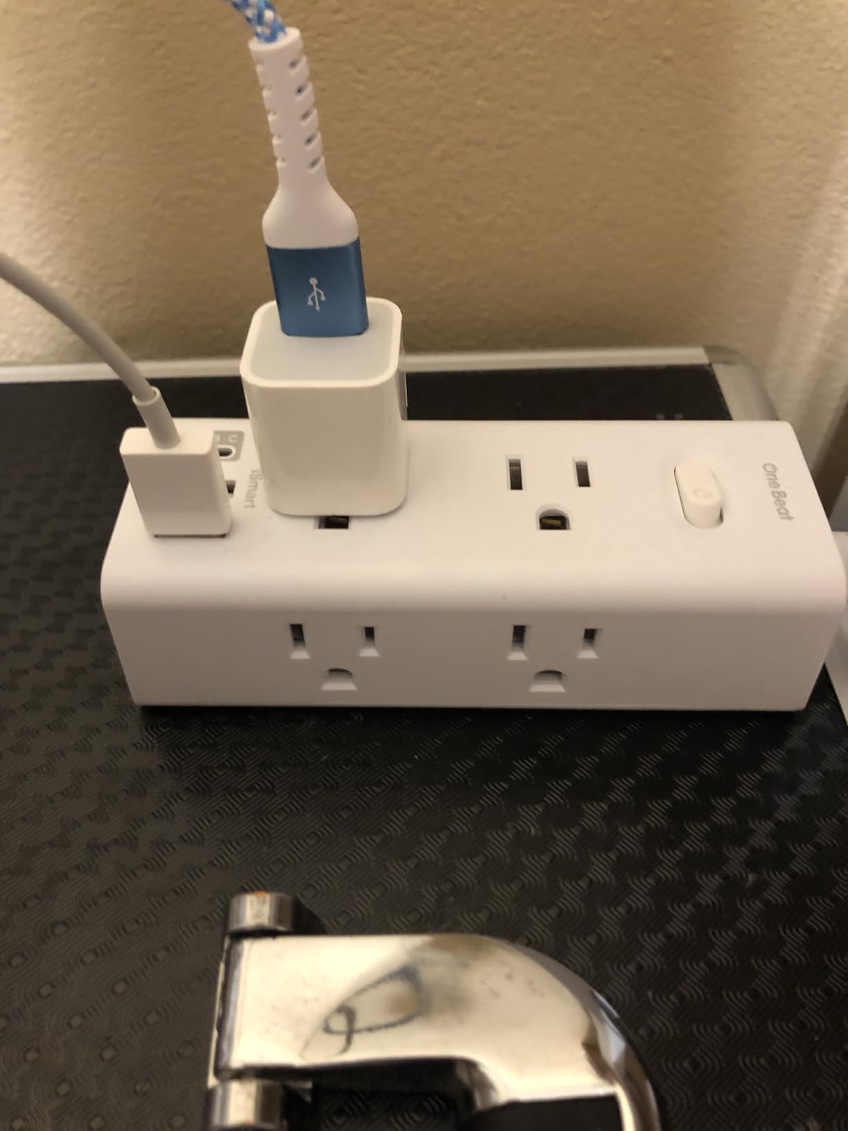 Power Strip Surge Protector - One Beat 6 Widely Outlets with 4 USB Ports (2 USB C), 5 Ft Extension Cord Flat Plug, Wall Mount Outlet Extender Small Power Strip for Travel Home Office College Dorm Room customer photo 2