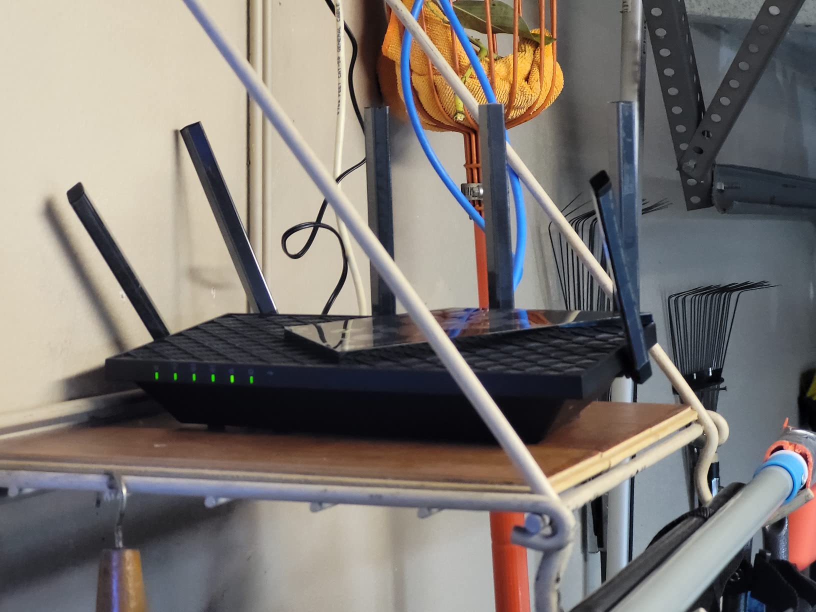 TP-Link AXE5400 Tri-Band WiFi 6E Router (Archer AXE75) - 2025 PCMag Editors' Choice customer photo 2