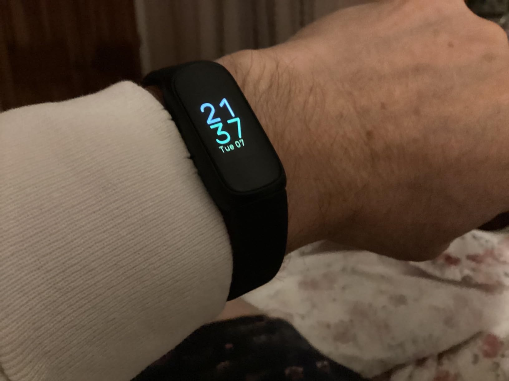 Fitbit Inspire 3 Health & Fitness Tracker with Stress Management, Workout Intensity, Sleep Tracking, 24/7 Heart Rate - 3-Month Google Health Premium Membership Included - Midnight Zen/Black customer photo 1