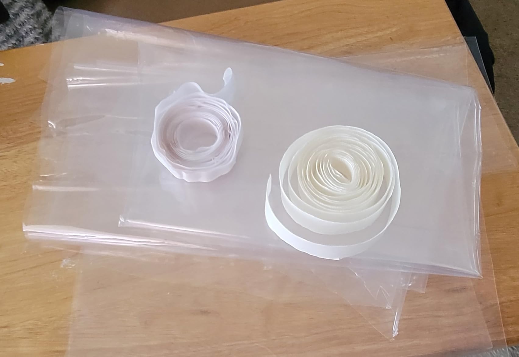 Adjustable Window Insulation Kit 47inX63in(120X160cm) for Winter Keep Cold Out,cuttable Transparent Film 180um Thickness,Easy to Open for Ventilation,Reusable Plastic Window wrap customer photo 1