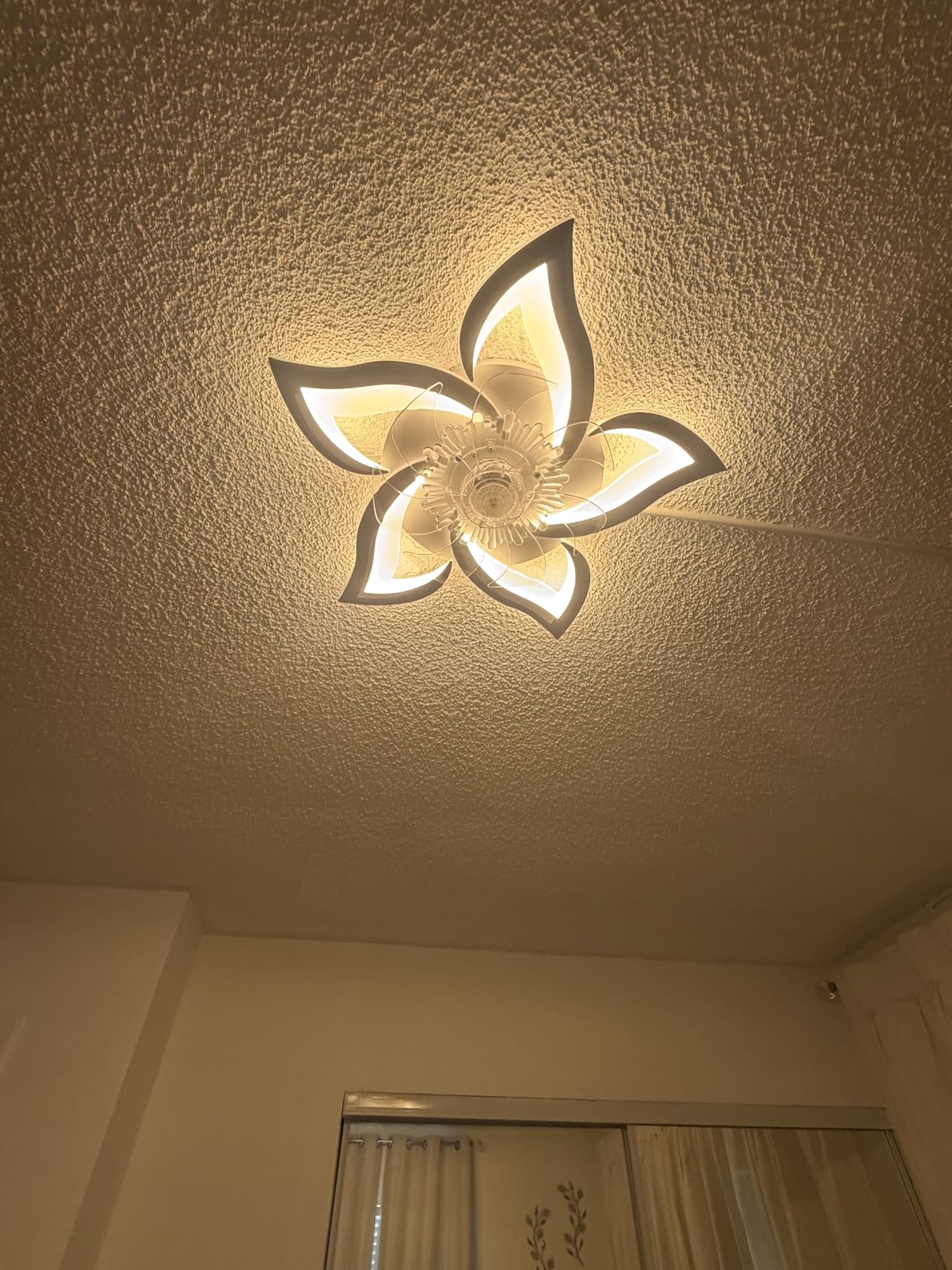 Bevenus Low Profile Ceiling Fan with Lights,110v Modern Dimmable Flower Shape, Remote Control/app Control,Timing 6 Gear Speeds Fan Ceiling Lamp. customer photo 2