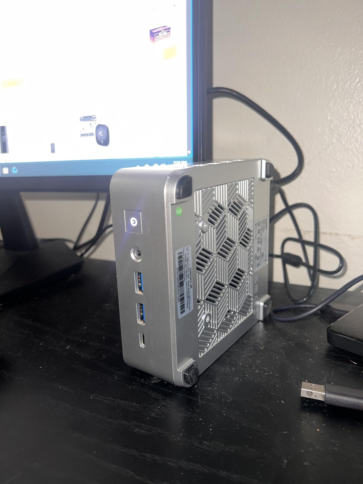 KAMRUI Pinova P2 AMD Ryzen 7330U Mini PC 16GB RAM 256GB SSD, Up to 4.3GHz, 4C/8T, 8MB L3 Smart Cache Mini Computers, Triple 4K Display for Home/Business Mini Desktop Computers customer photo 1
