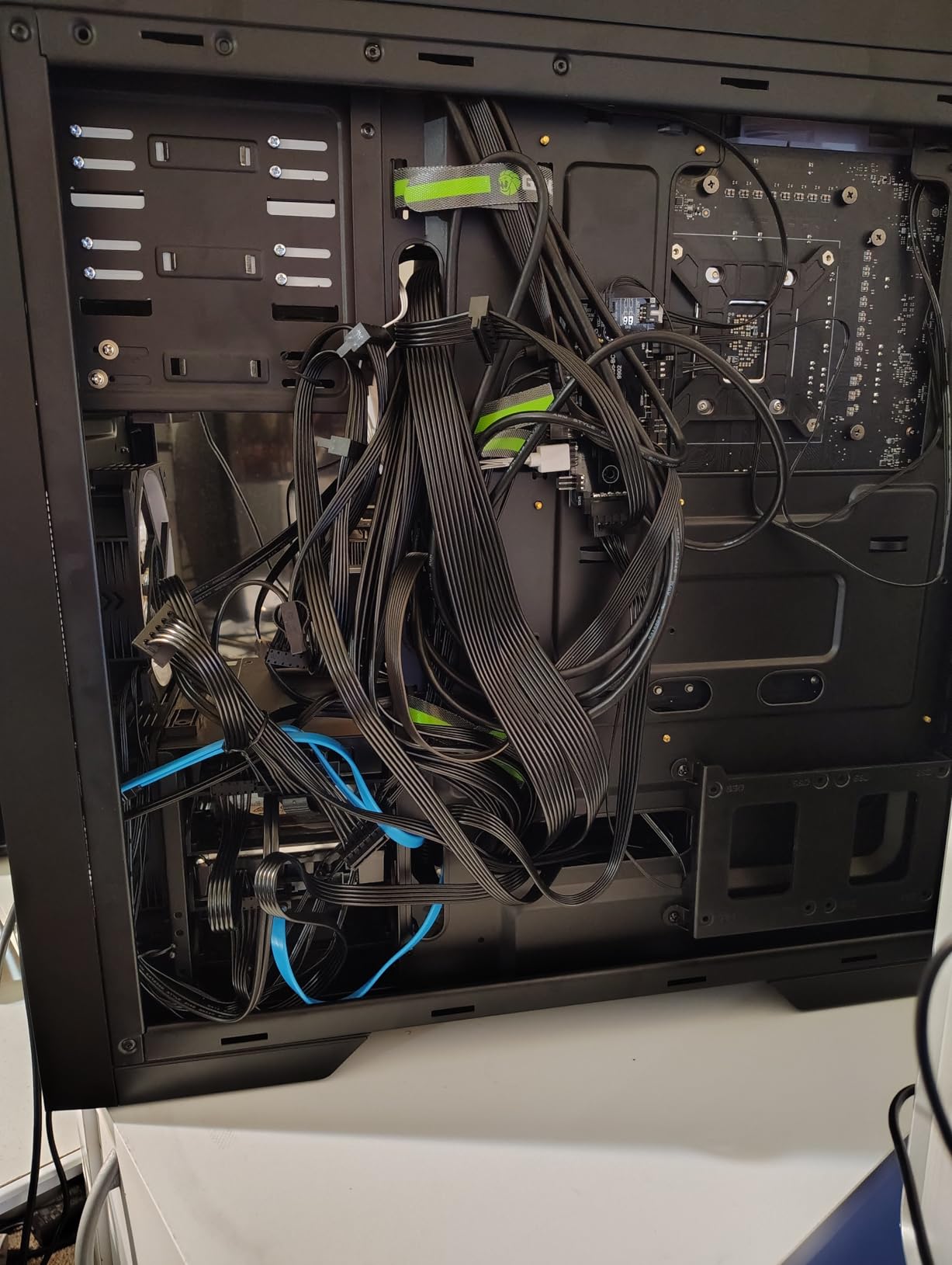 Thermaltake Toughpower GF3 1200W; ATX 3.1; x2 Native PCIe 5.1 12V-2x6; Flat Cables; Color Matched Connectors; Japanese Main Capacitors; 135mm Fan; 80 Plus Gold Certified; Black; PS-TPD-1200FNFAGU-4 customer photo 1
