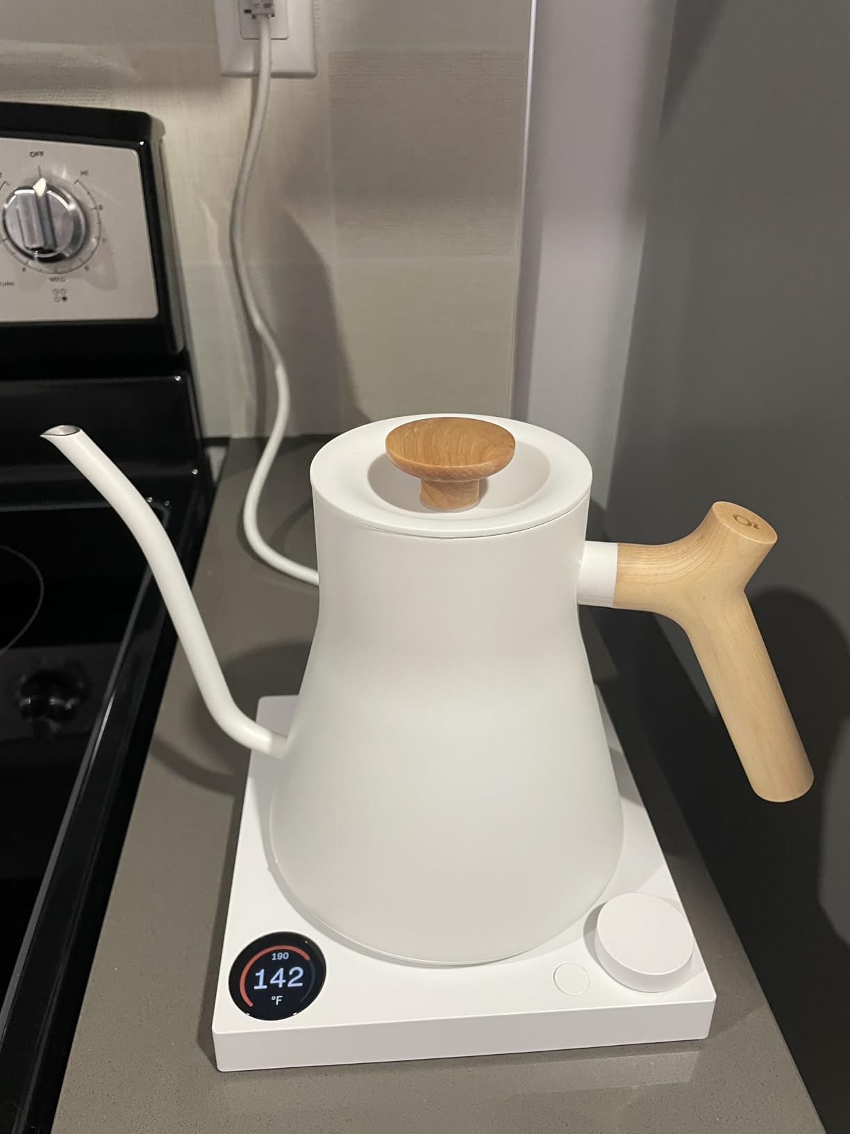 Fellow Stagg EKG Pro Electric Gooseneck Kettle - Precise Temperature Control, Quick Heating, Brew Timer, Scheduling, Stainless Steel, 0.9L, Matte Black customer photo 2
