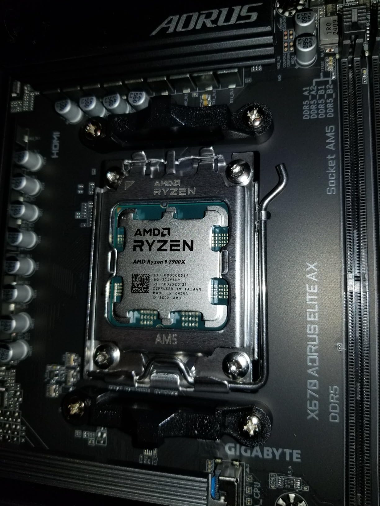 GIGABYTE X670 AORUS Elite AX AMD AM5 ATX Motherboard, Support Ryzen 9000/8000/7000 Series, DDR5, 8+8 Power Phase, 4X M.2, PCIe 5.0, USB-C 3.2 Gen2x2, WIFI6E, 2.5GbE, EZ-Latch, Q-Flash, Smart Fan 6 customer photo 2