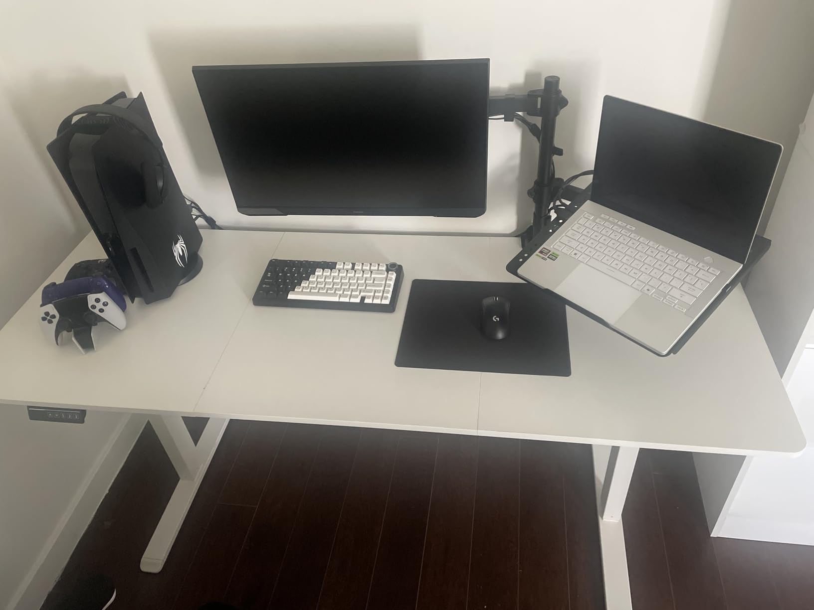 Logitech G240 Cloth Gaming Mouse Pad, Optimized for Sensors, Moderate Surface Friction, Non-Slip Mouse Mat, Mac and PC Accessories, 340 x 280 x 1 mm, Black customer photo 2