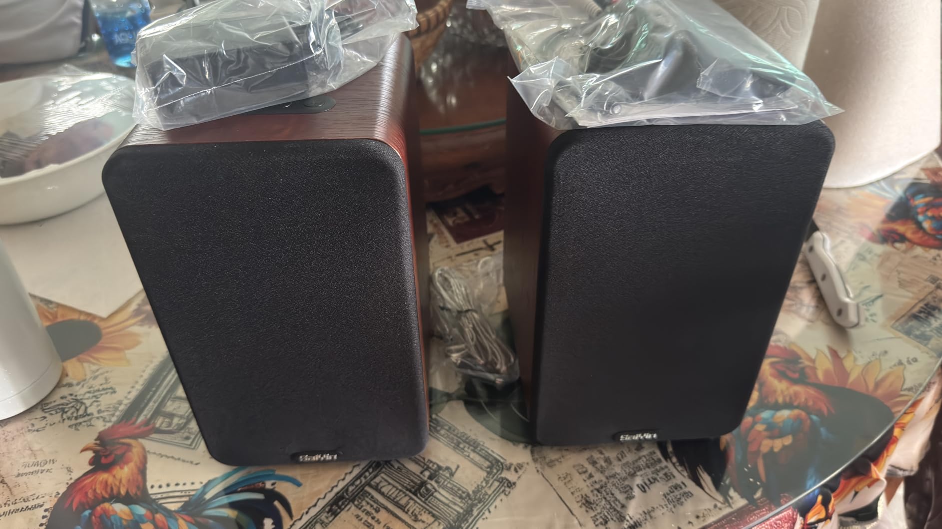 Saiyin Bluetooth Bookshelf Speakers, 40W X 2 Powered TV Speakers with 4 Inch Woofer, Turntable Speakers with Optical/AUX Input/Subwoofer Line Out for PC and TVs customer photo 2