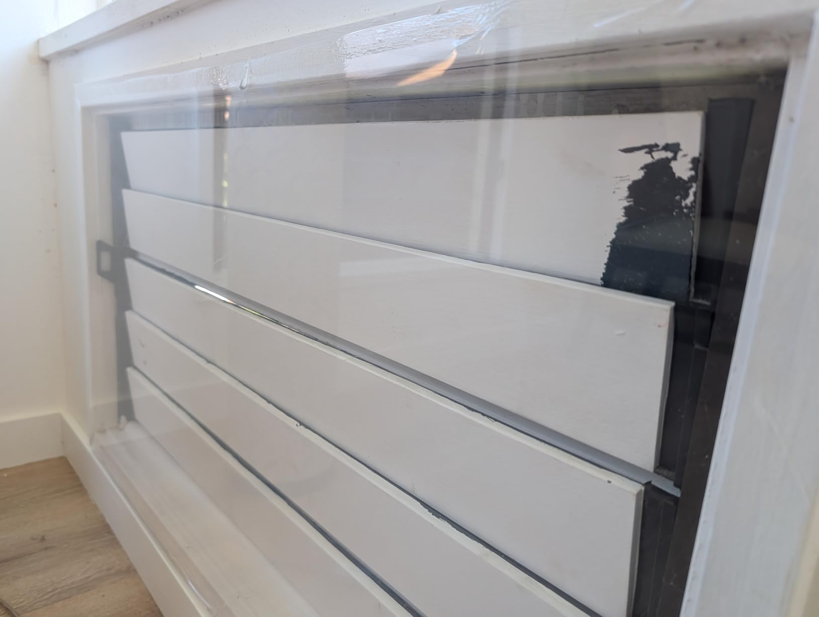 Duck MAX Strength Window Insulation Kit, Winter Window Seal Kit Fits up to 5 Windows, Heavy Duty Shrink Film Cuts to Size for Easy Indoor Installation, Window Tape Included,62 In. x 210 In., Clear customer photo 1
