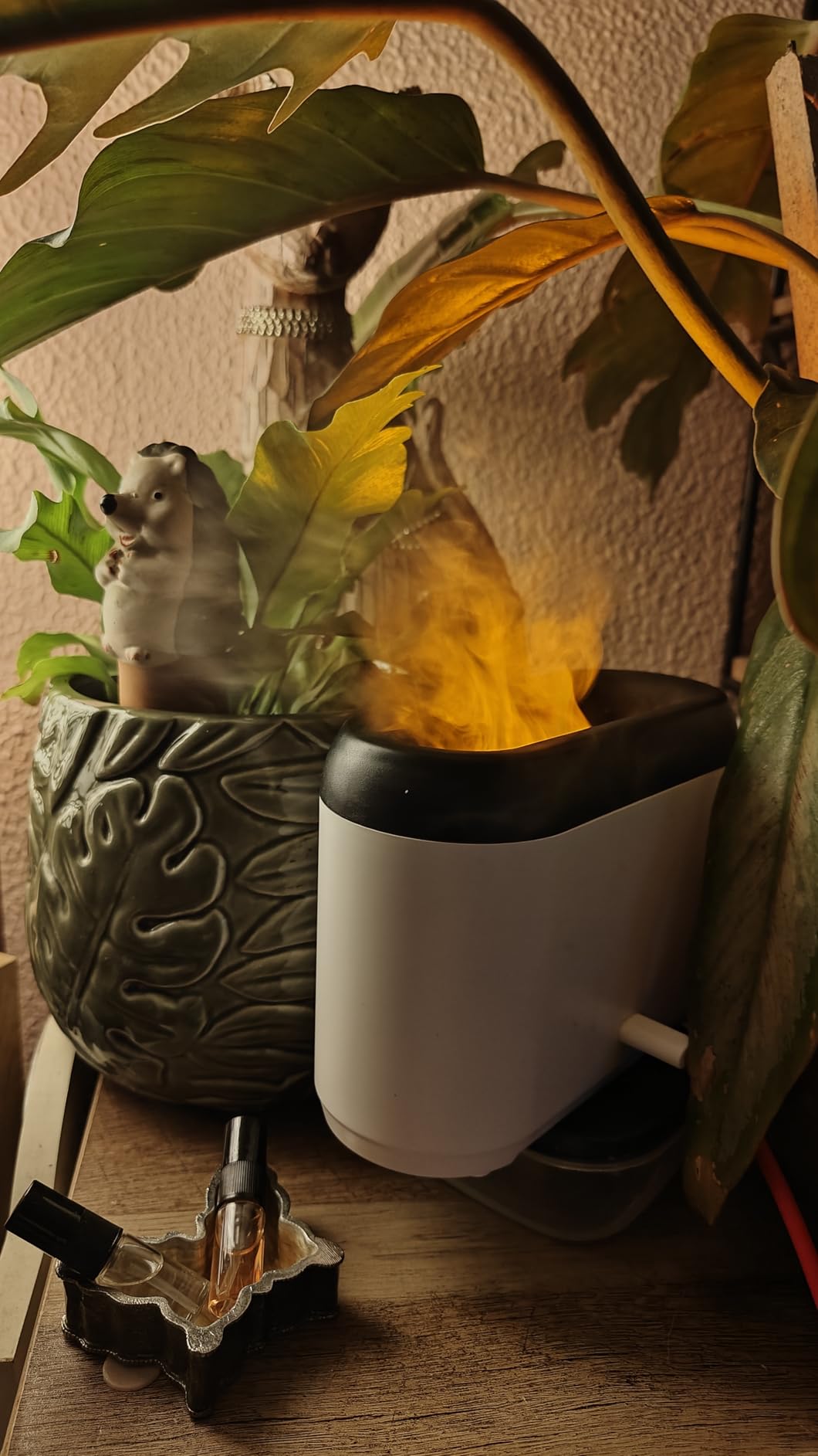 Flame Diffuser for Essential Oils, 200ml Ultrasonic Aroma Diffusers with Cool Mist, Aromatherapy Diffuser with Auto-Off Protection, Small Humidifier for Home,Office,Bedroom,Gift (Black) customer photo 1