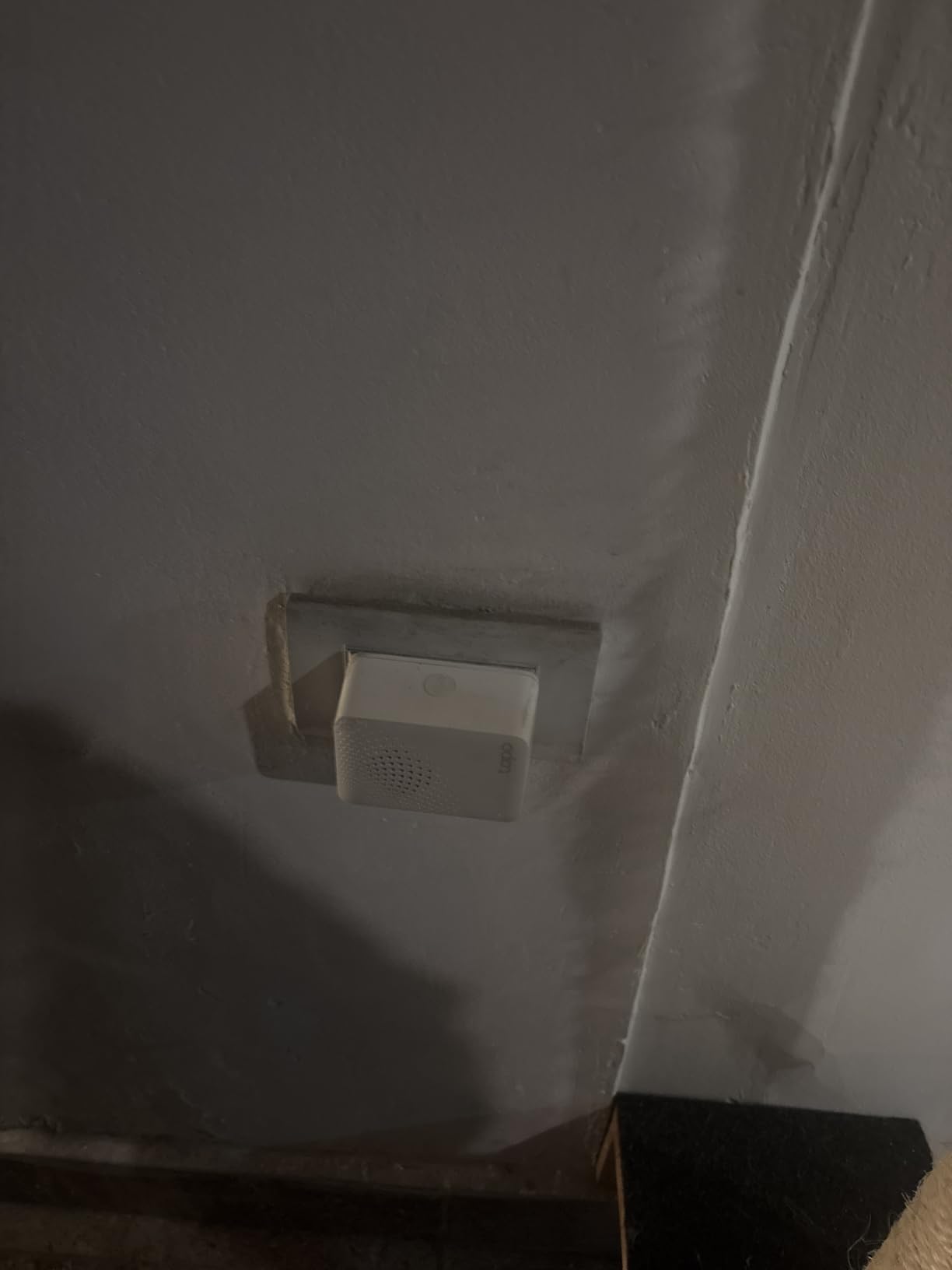 Tapo Smart Hub with Built-in Chime, REQUIRES 2.4GHz Wi-Fi, Reliable Long-Range Connections with Tapo Sensors, Sub-1G Low-Power Wireless protocol, Connect up to 64 smart devices (H100) customer photo 1