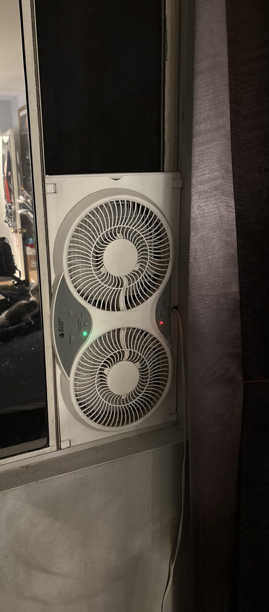 BEYOND BREEZE Window Fan Reversible Airflow, 9
