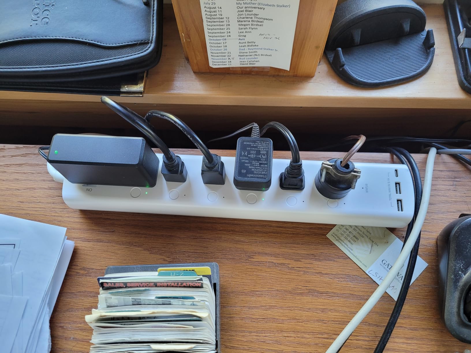Amazon Basics Smart Plug Power Strip with 6 Individually Controlled Outlets and 3 USB Ports (2 USB-A and 1 USB-C), WiFi, Works with Alexa Only, 2.4 GHz, No Hub Required, White customer photo 1