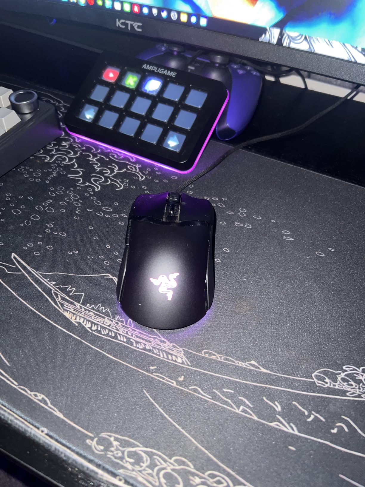 Razer Cobra Wired Gaming Mouse: 58g Lightweight Design - Gen-3 Optical Switches - Chroma RGB Lighting with Underglow - Precise 8500 DPI Optical Sensor - 100% PTFE Mouse Feet - Speedflex Cable - Black customer photo 1