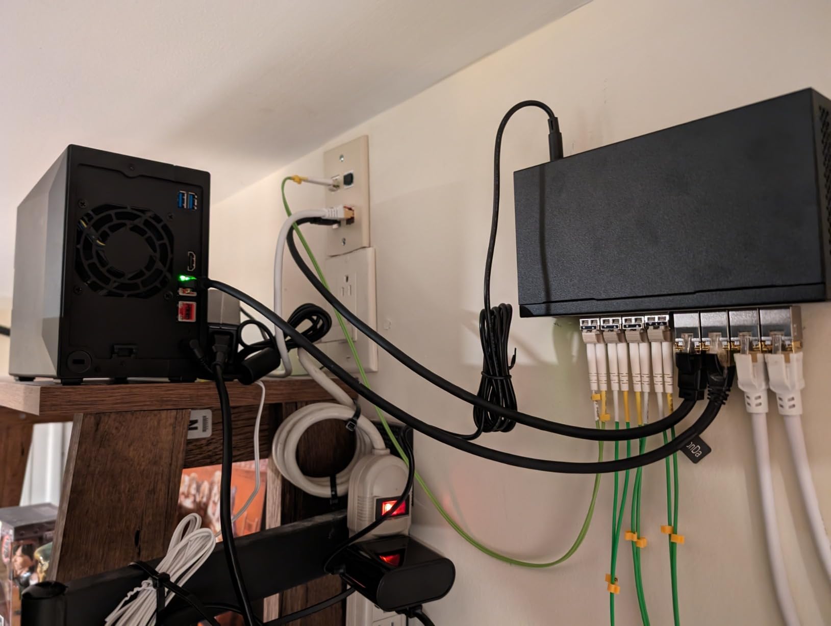 Asustor AS5402T, 2 Bay NAS, Intel Quad-Core 2.0GHz CPU, 4X M.2 NVMe SSD Slots, 2x2.5GbE Ports, 4GB DDR4 RAM, Cloud Storage for Gaming and Live Stream (Diskless) customer photo 1