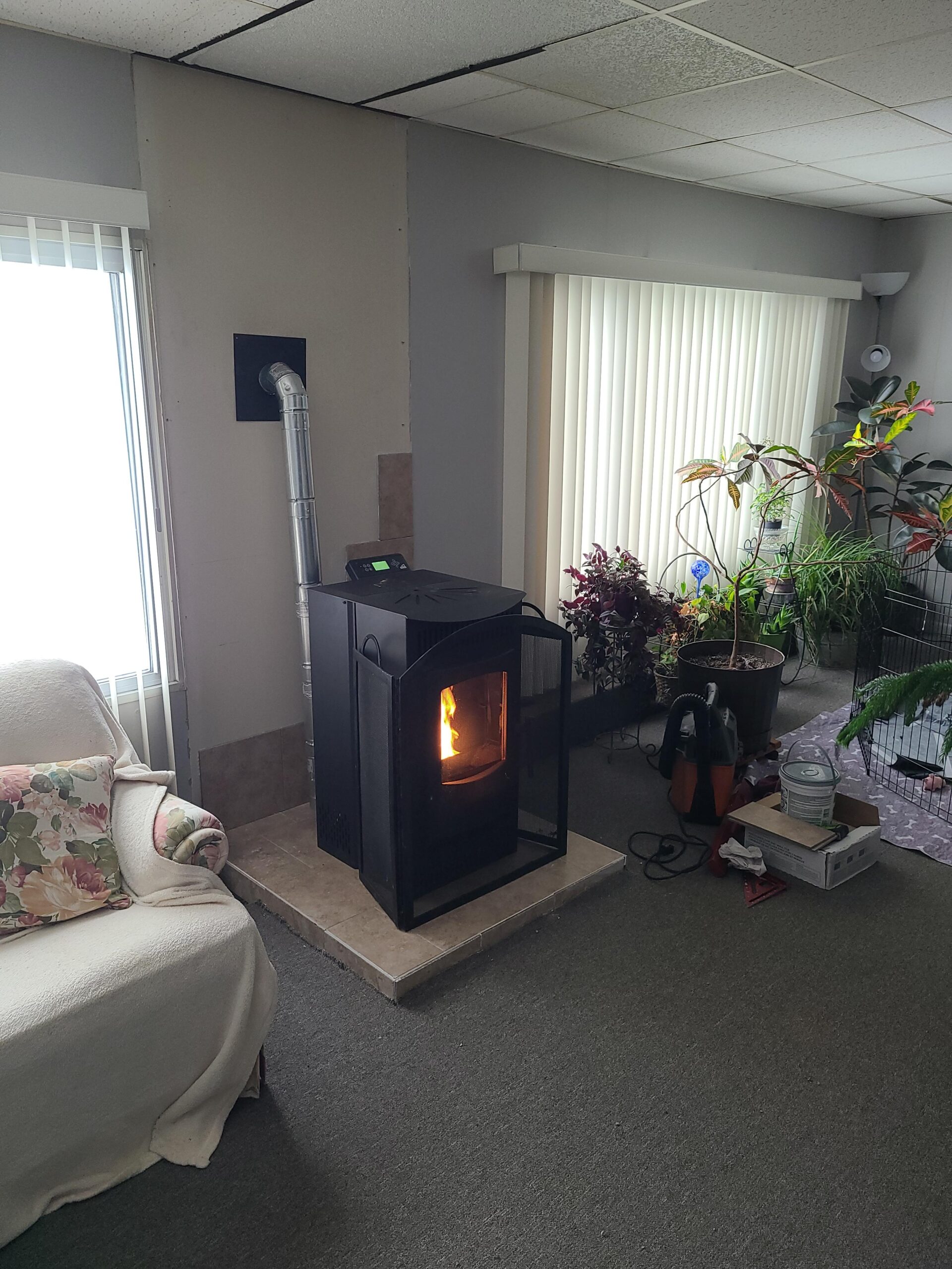 Castle 41278 Serenity Pellet Stove, 1,500 square ft. Heating Capability, Smart Controller Features Manual, Weekly, Thermostat and Eco Operating Modes, 40lb Hopper Capacity, Easy Clean Design, Black customer photo 1