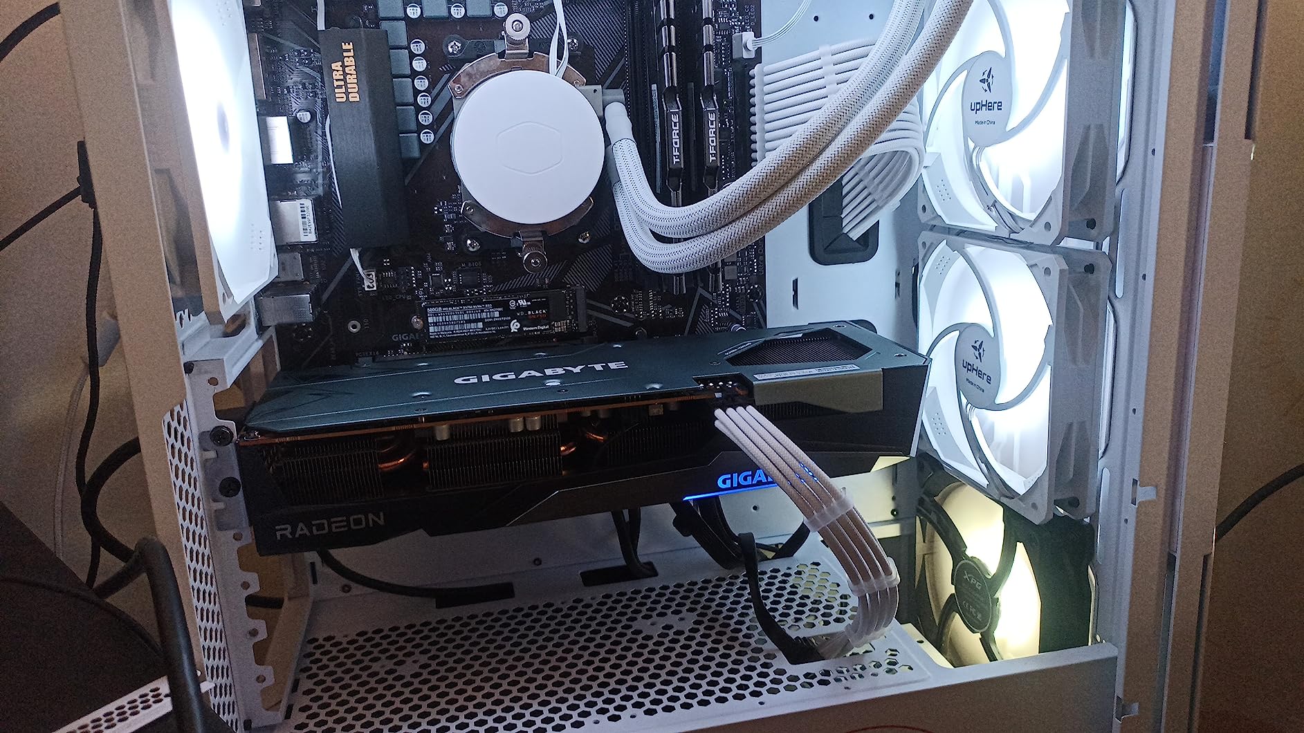 GV-R76GAMING OC-8GD Radeon RX 7600 Gaming OC 8G Graphics Card, 3X WINDFORCE Fans 8GB 128-bit GDDR6, Video Card customer photo 1