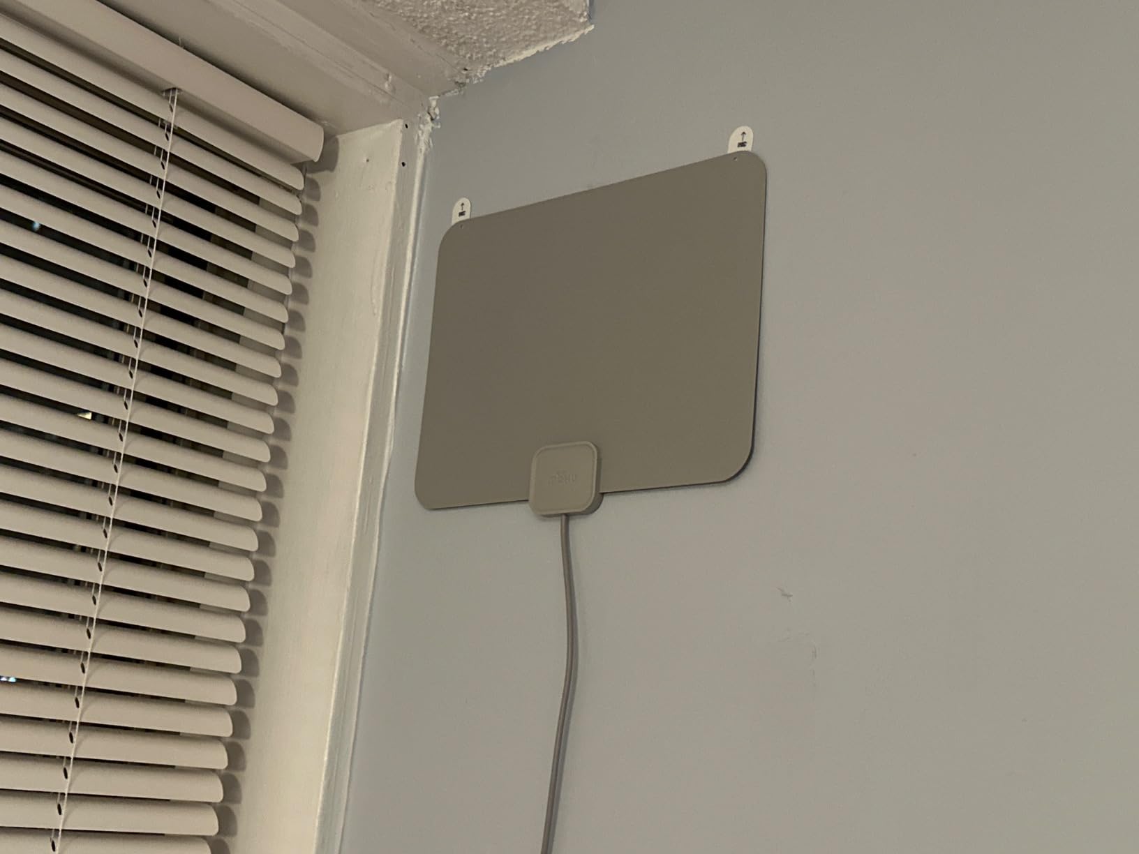 Mohu Leaf - Ultra-Thin Indoor TV Antenna, UHF VHF, 40-Mile Range, Multi-Directional, 4K UHD, NEXTGEN TV - w/ 12 ft. Cable customer photo 2