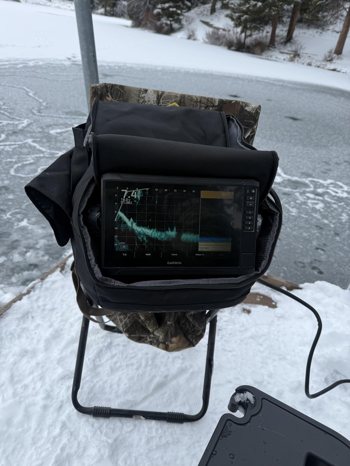 LiveScope Plus Ice Fishing Bundle LI with Garmin Navionics+ Maps for U.S. Inland customer photo 1