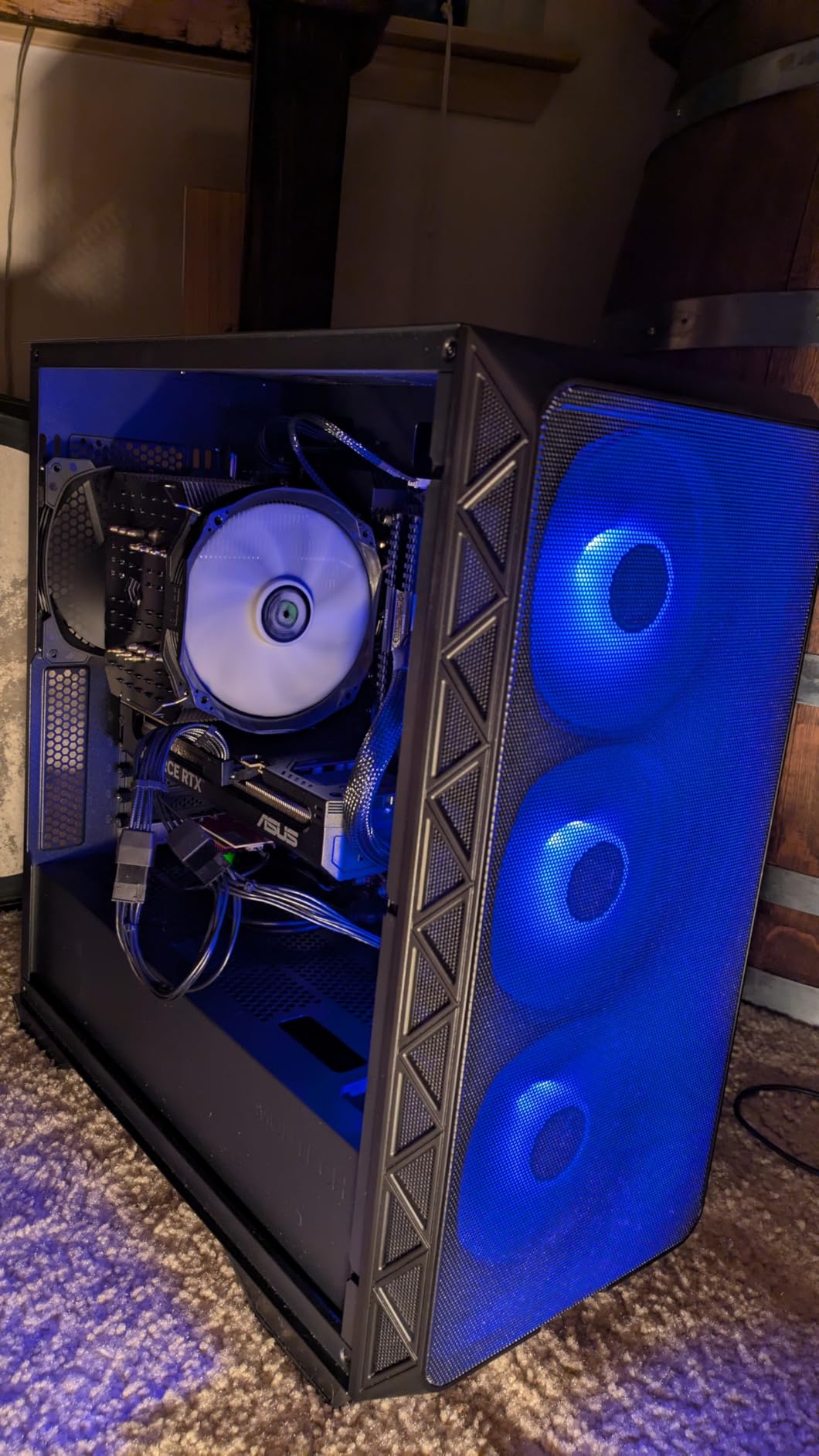Montech AIR 903 MAX, E-ATX Mid Tower Case, High Airflow, 3X 140mm ARGB PWM & 1x 140mm PWM Fans Pre-Installed, Tempered Glass Side Panel, Mesh Front, Type-C, Support 4090 GPUs, Black customer photo 1