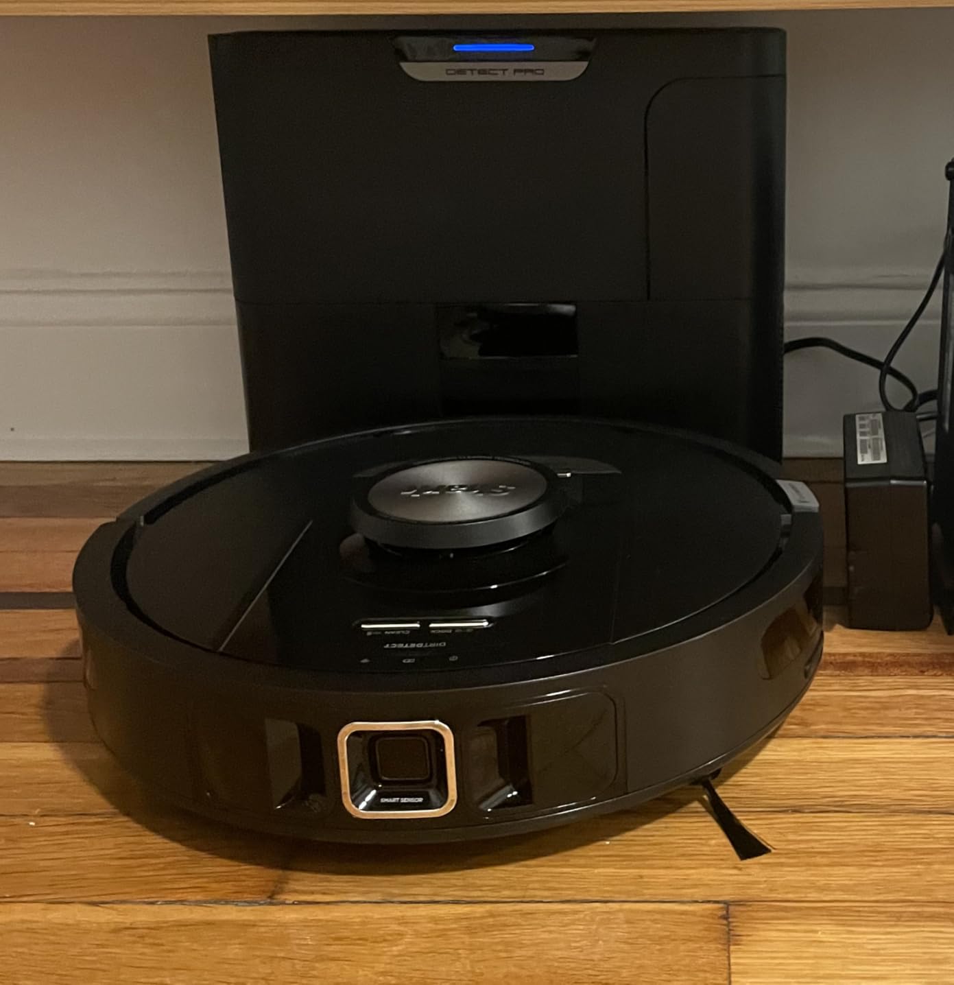 Shark PowerDetect Self-Empty Robot Vacuum with NeverStuck Technology, Auto Deep-Clean Carpets & Hardfloors, 30 Day Capacity HEPA Bagless Base, for Pet Hair, WiFi Black, AV2820S customer photo 1