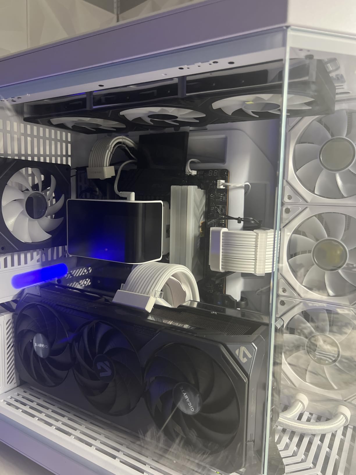 Intel® Core™ i9-14900KF New Gaming Desktop Processor 24 cores (8 P-cores + 16 E-cores) - Unlocked customer photo 2