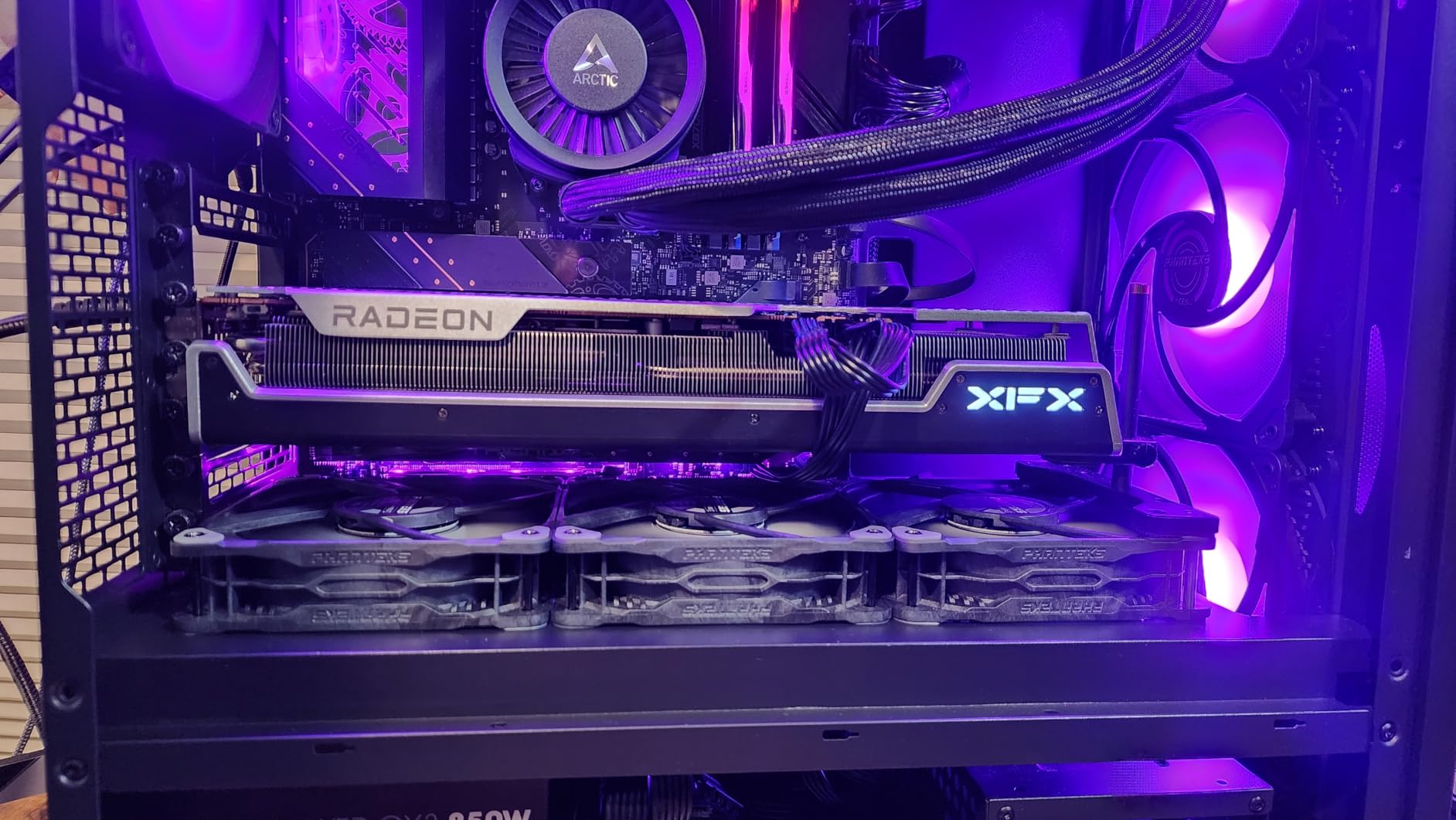 XFX Speedster MERC319 RX 7800 XT Black Gaming Graphics Card, 16GB GDDR6, RDNA 3 customer photo 1