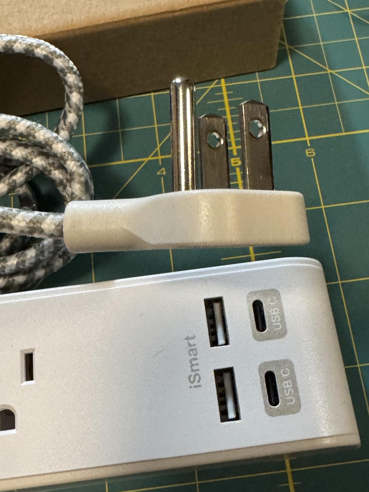 Surge Protector Power Strip 10 ft with 4 USB Ports 2 USB-C 6 AC Outlets, Flat Plug Extension Cord, USB Charging Station, Wall Mountable for Home, Office, Dorm Essentials, 1080J, ETL Listed customer photo 2