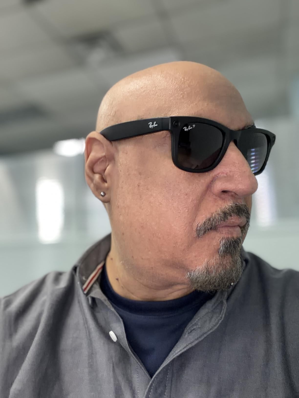 Ray-Ban Meta (Gen 1), Wayfarer, Matte Black | Smart AI Glasses for Men, Women - 12 MP Ultra-Wide Camera, Open-Ear Audio, Video Recording, Bluetooth - Polarized Gradient Graphite Lenses customer photo 2