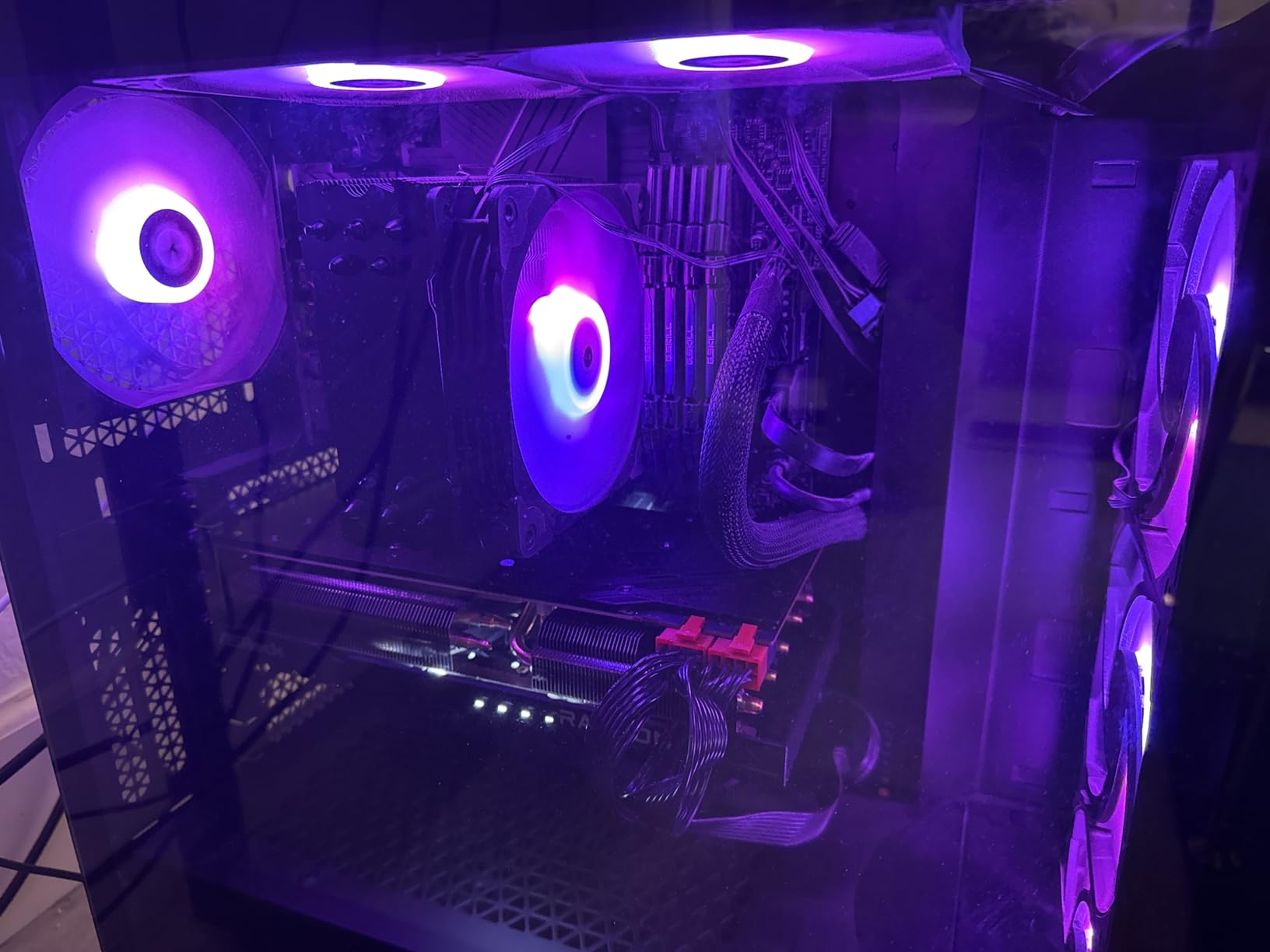 ASRock AMD Radeon RX 7700 XT Challenger 12GB GDDR6 192-bit Dual Fan Graphics Card customer photo 2
