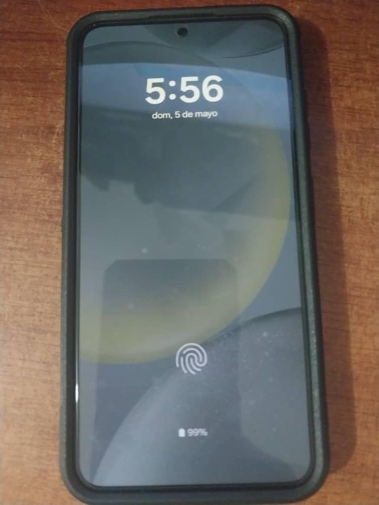 Galaxy S24 Cell Phone, 128GB AI Smartphone, Unlocked Android, 50MP Camera, Fast Processor, Long Battery Life, AMOLED Display, US Version, 2024, Cobalt Violet customer photo 1