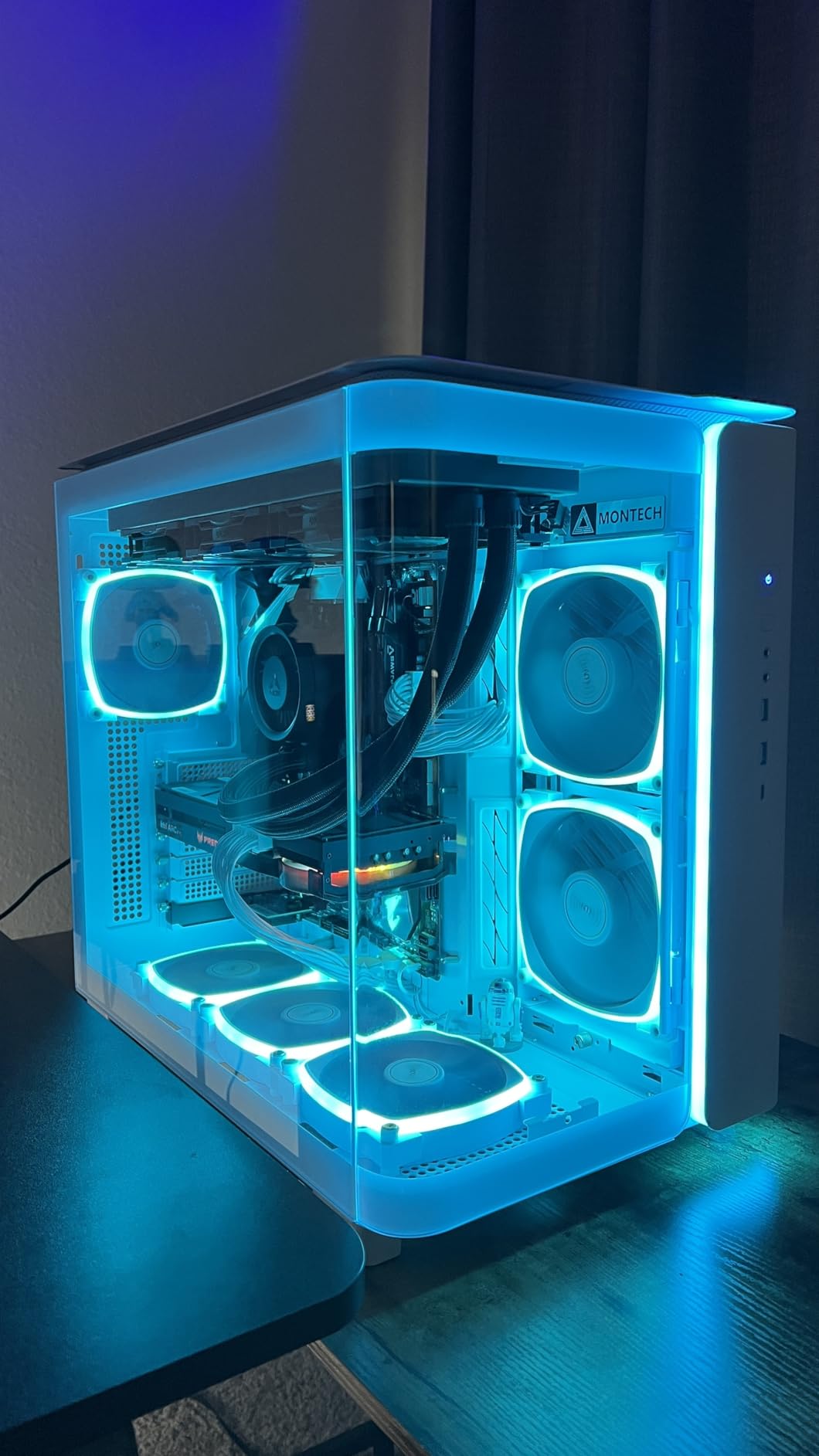 MONTECH King 95 PRO Dual-Chamber ATX Mid-Tower PC Gaming Case, High-Airflow, Toolless Panels, Sturdy Curved Tempered Glass Front, 6 ARGB PWM Fan Pre-Installed with Fan Hub, Black customer photo 1