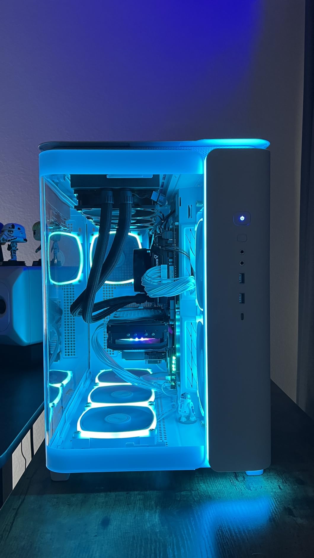 MONTECH King 95 PRO Dual-Chamber ATX Mid-Tower PC Gaming Case, High-Airflow, Toolless Panels, Sturdy Curved Tempered Glass Front, 6 ARGB PWM Fan Pre-Installed with Fan Hub, Black customer photo 2