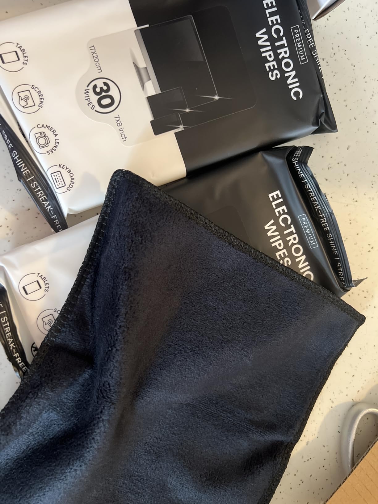 EVEO Electronic Wipes Screen Cleaner - Screen Wipes TV Screen Cleaner Wipes, Computer Screen Wipes, Laptop Screen Cleaner, ipad & Monitor Cleaner, Screen Cleaning Wipes - [90 Wipes + Microfiber Cloth] customer photo 1