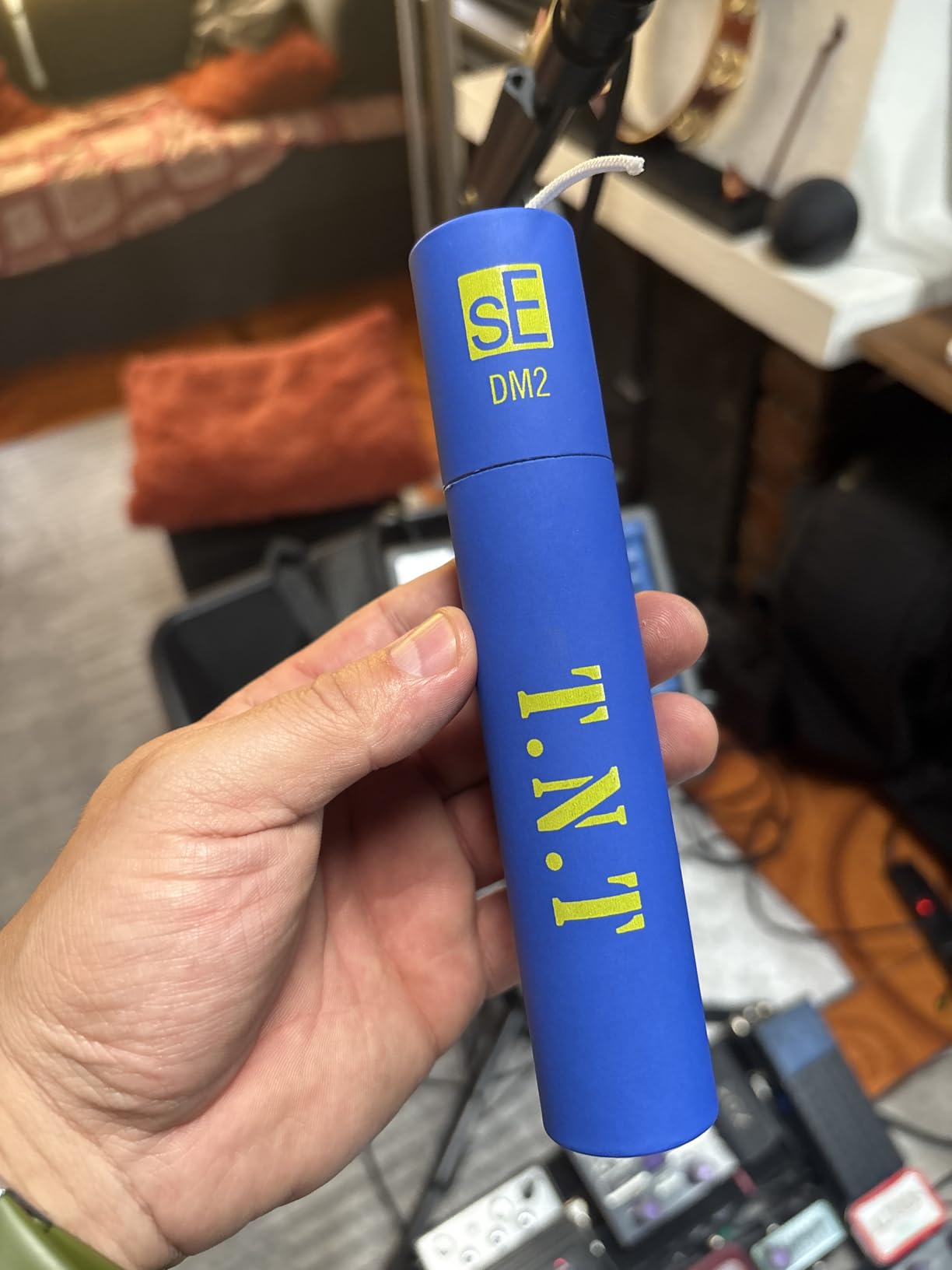 sE Electronics DM2 TNT Ultra-Slim Inline Microphone Preamp for Ribbon & Dynamic Microphones - Mic Preamp with 2 Gain Settings (+15dB or +30dB) & 8 Load Settings (50 Ohm-10 M Ohm) (Black) customer photo 1