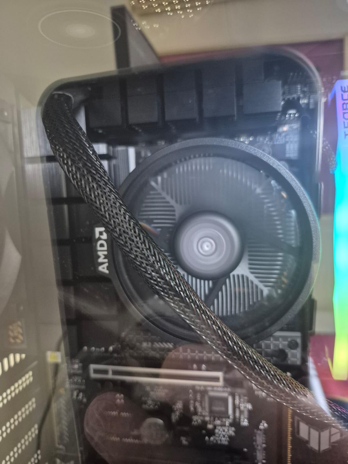 AMD Ryzen 5 8600G Desktop Processor customer photo 1
