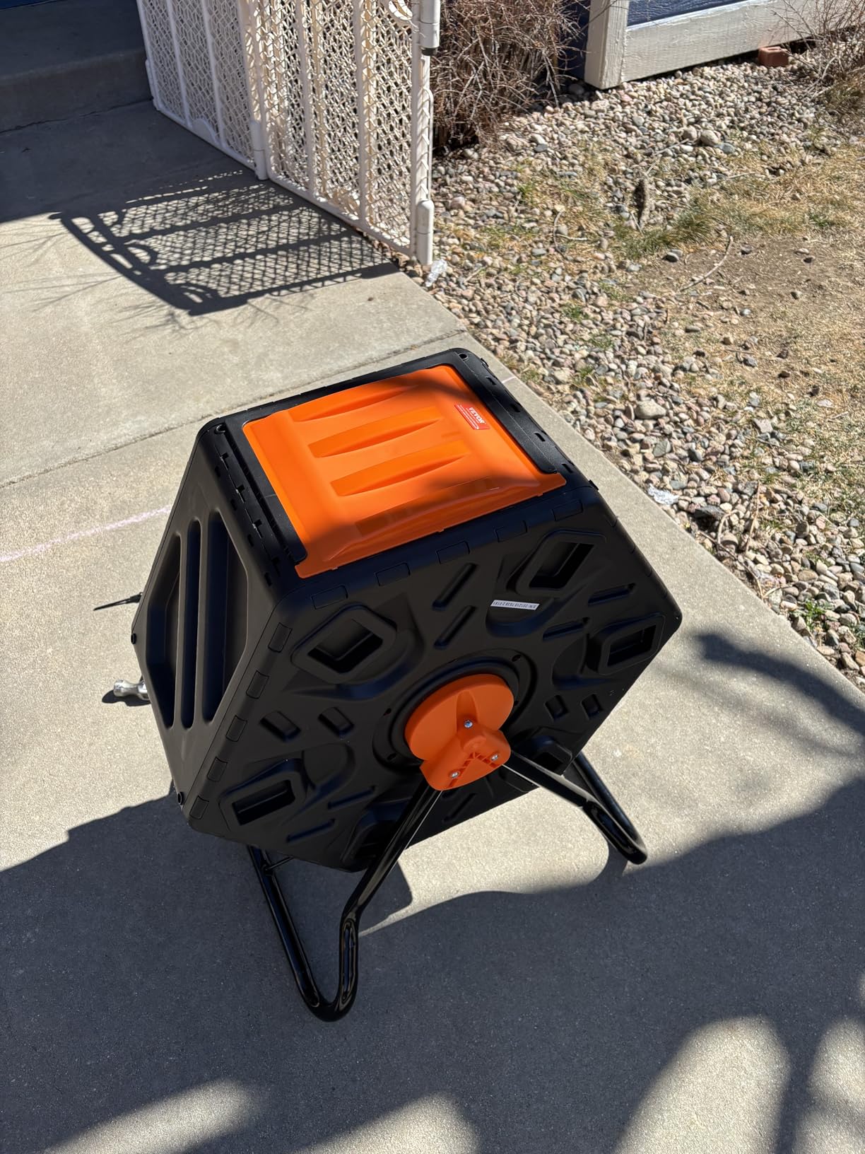 VEVOR Compost Bin, 18.5-Gal Small Composting Tumbler, Compact Single Rotating Chamber with Sliding Door and Steel Frame, BPA Free Composter Bin Tumbler for Garden, Kitchen, Yard, Outdoor customer photo 1