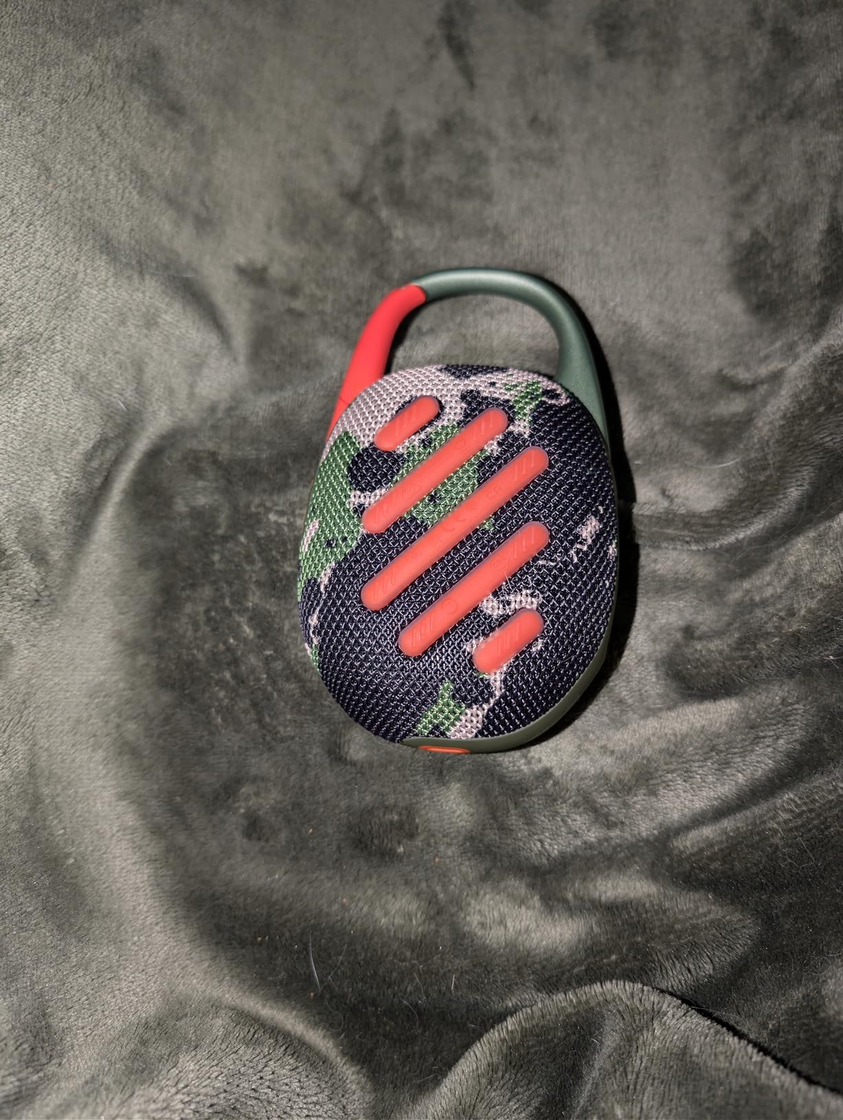 JBL Clip 5 - Ultra-Portable, Waterproof & Dustproof Bluetooth Speaker, Big JBL Pro Sound with Punchy bass, Integrated Carabiner, Up to 12 Hours of Play customer photo 2