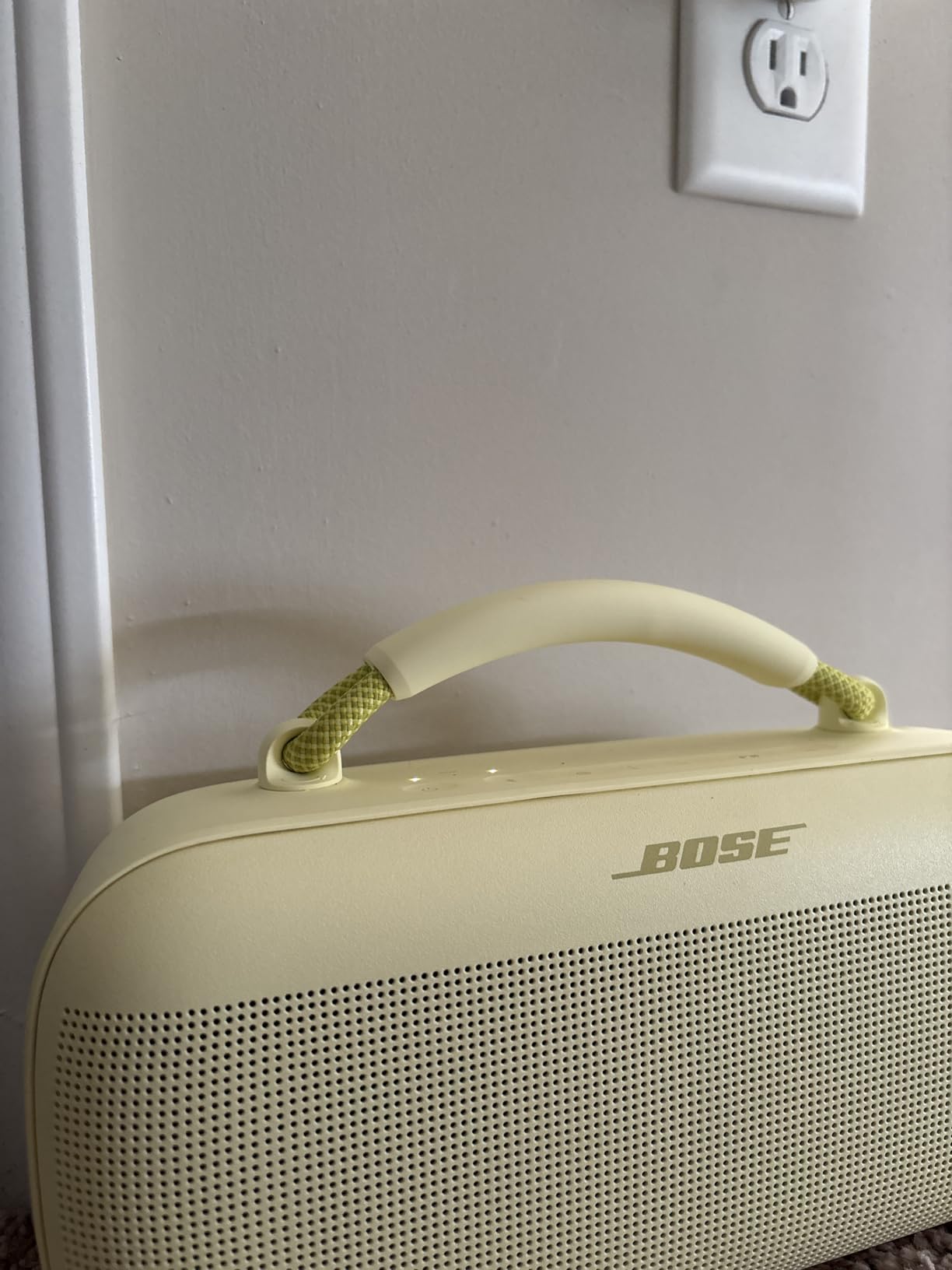 Bose SoundLink Max Bluetooth Speaker - Portable Wireless Party Speaker, IP67 Waterproof, Rope Handle, Up to 20 Hours of Playtime, USB-C, Built-in 3.5mm AUX Input, Black customer photo 2