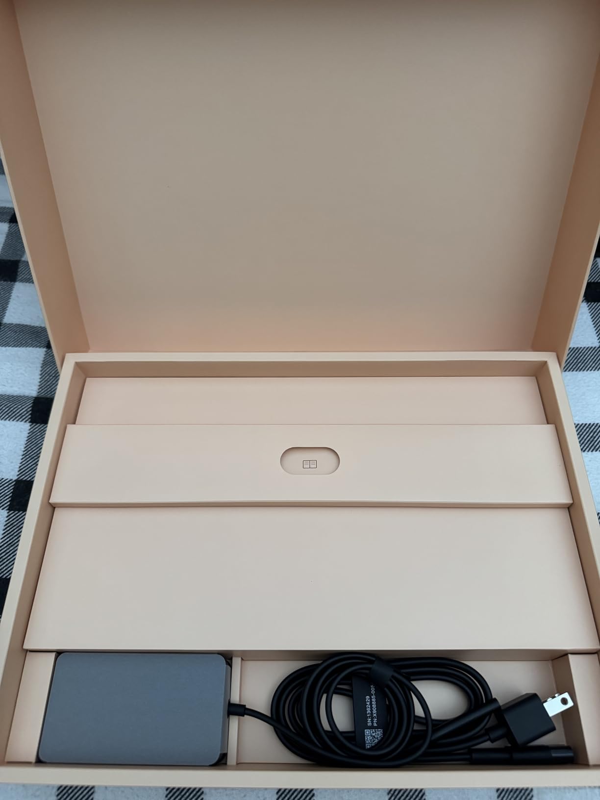 Surface Laptop (2024), Windows 11 Copilot+ PC, 13.8