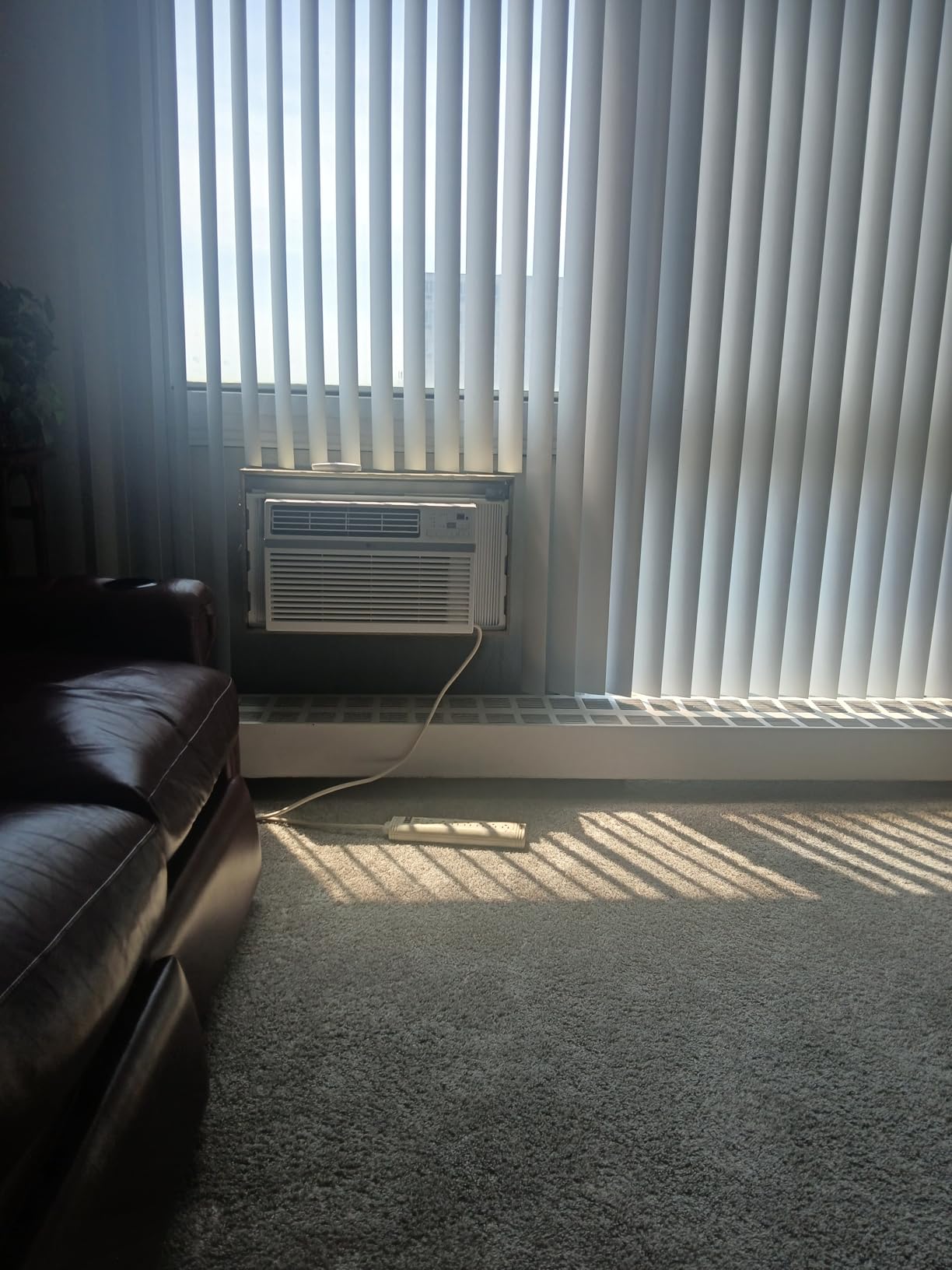 8,000 Window Air Conditioner, 115V, 350 Sq.Ft. (14' x 25' Room Size), Quiet Operation, Electronic Control with Remote, 3 Cooling & Fan Speeds, Auto Restart, 8000 BTU, White customer photo 2