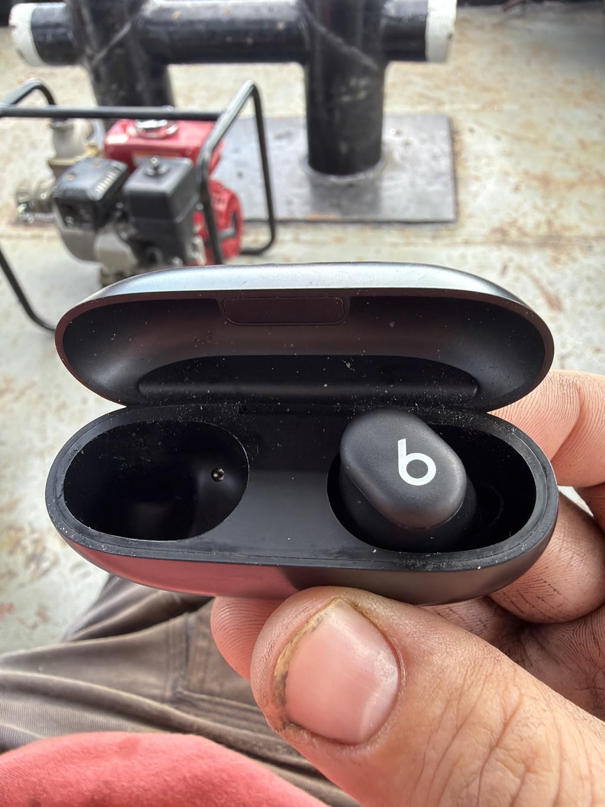 Beats Solo Buds - Wireless Bluetooth Earbuds, 18 Hours of Battery Life, Apple & Android Compatibility, Built-in Microphone - Matte Black customer photo 1